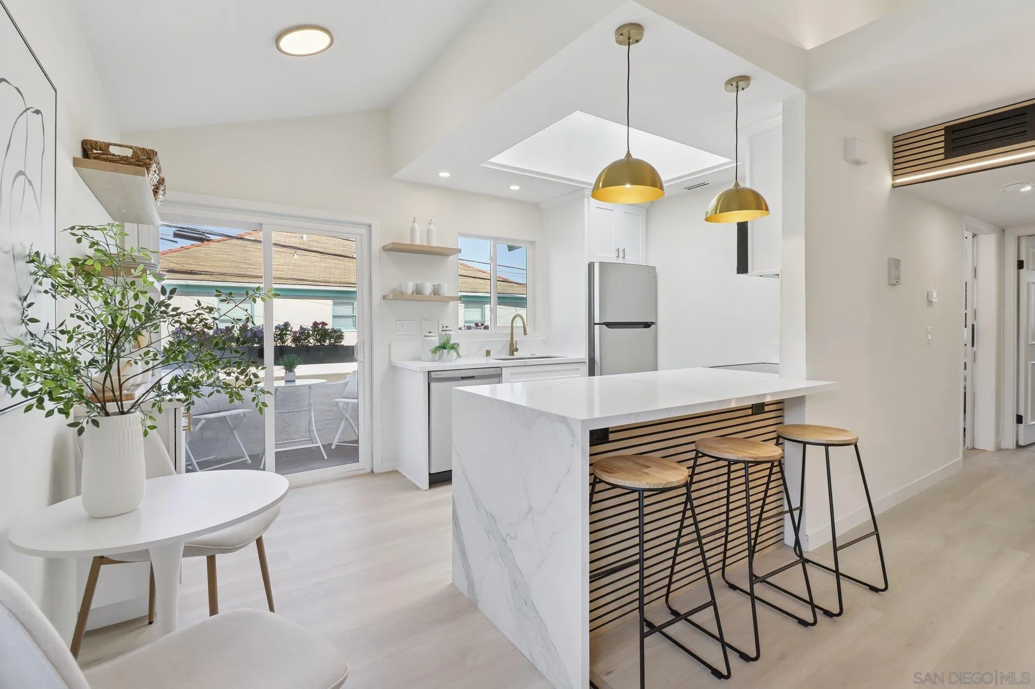 https://cdn.realtyfeed.com/cdn/127/250039308/71423955732955f318de6570e36d713c.webp