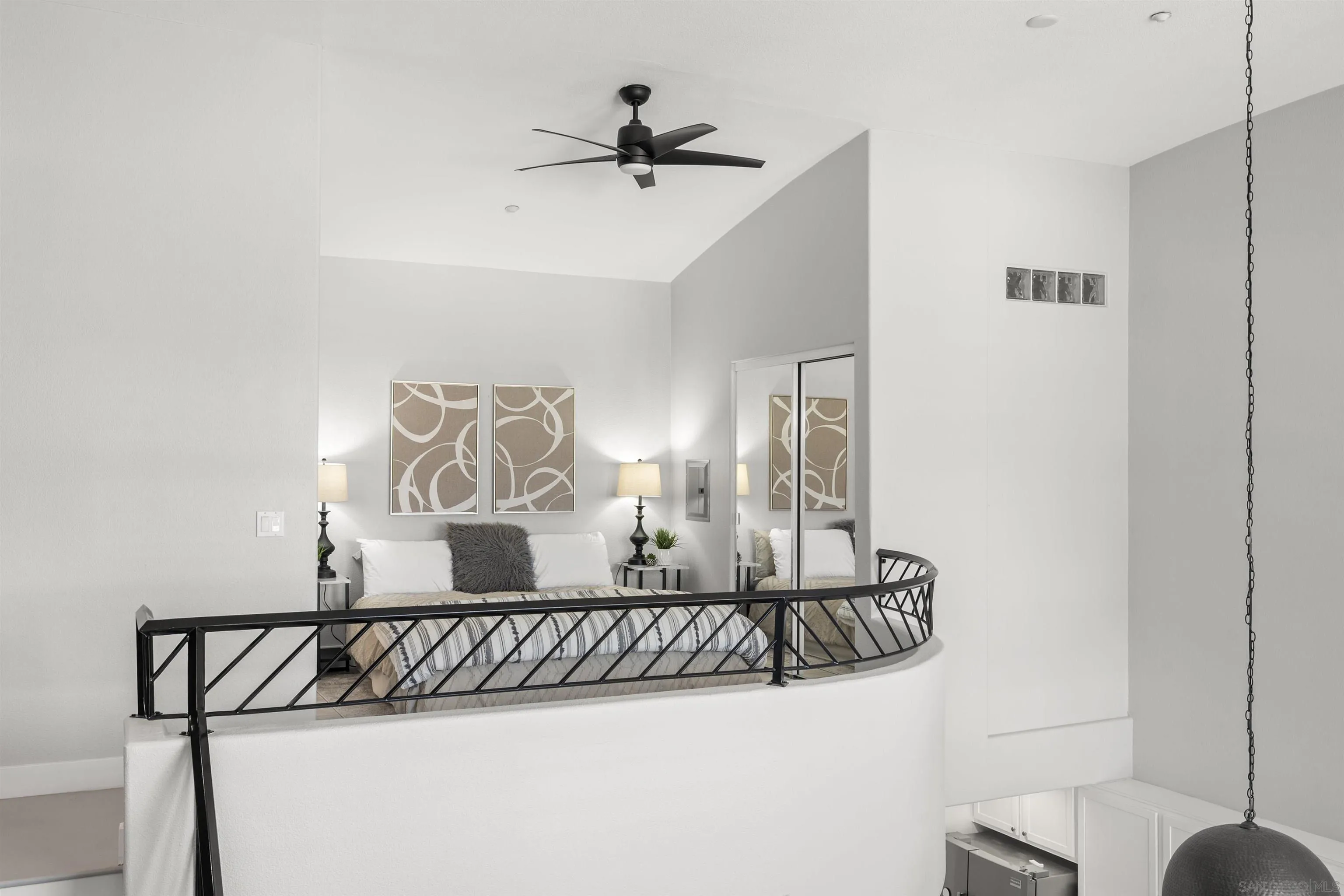 https://cdn.realtyfeed.com/cdn/127/250039324/b6ef0e7a59f8947f07f60c896f676cc4.webp
