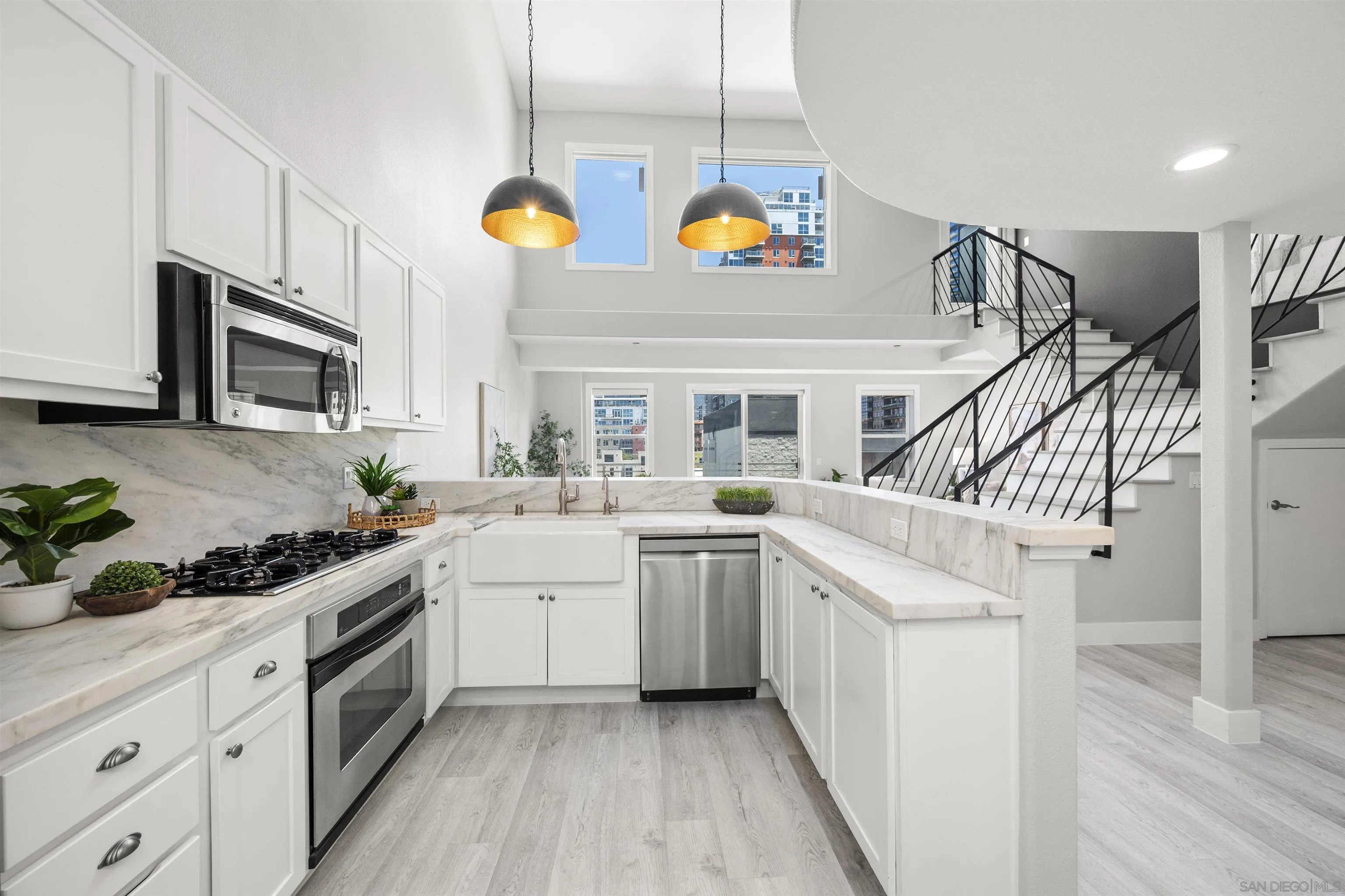 Photo #2: 250039324 Listing 