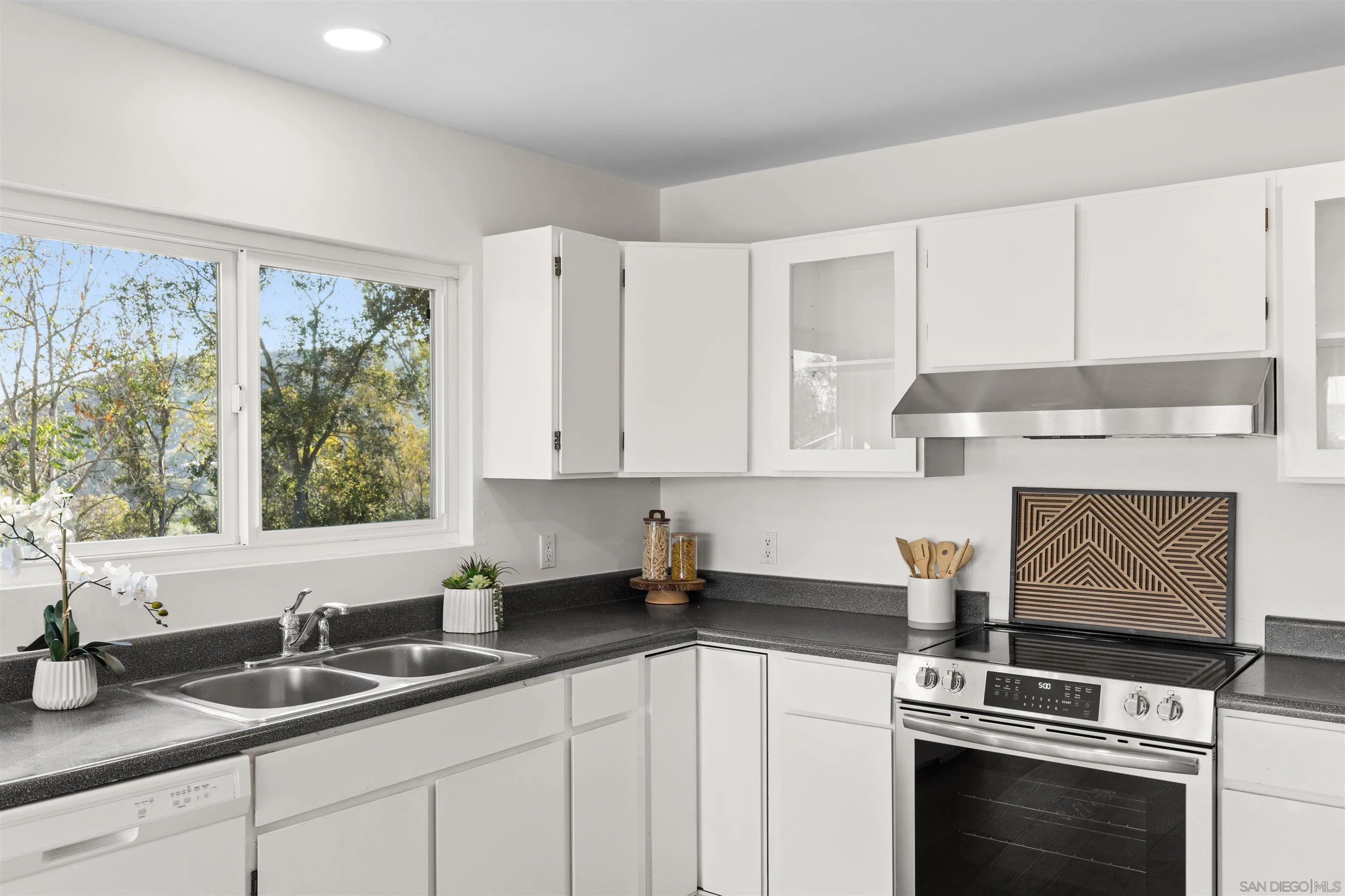 https://cdn.realtyfeed.com/cdn/127/250039331/4093c26ae9d6e5c1efa28cad8cbdb8c5.webp