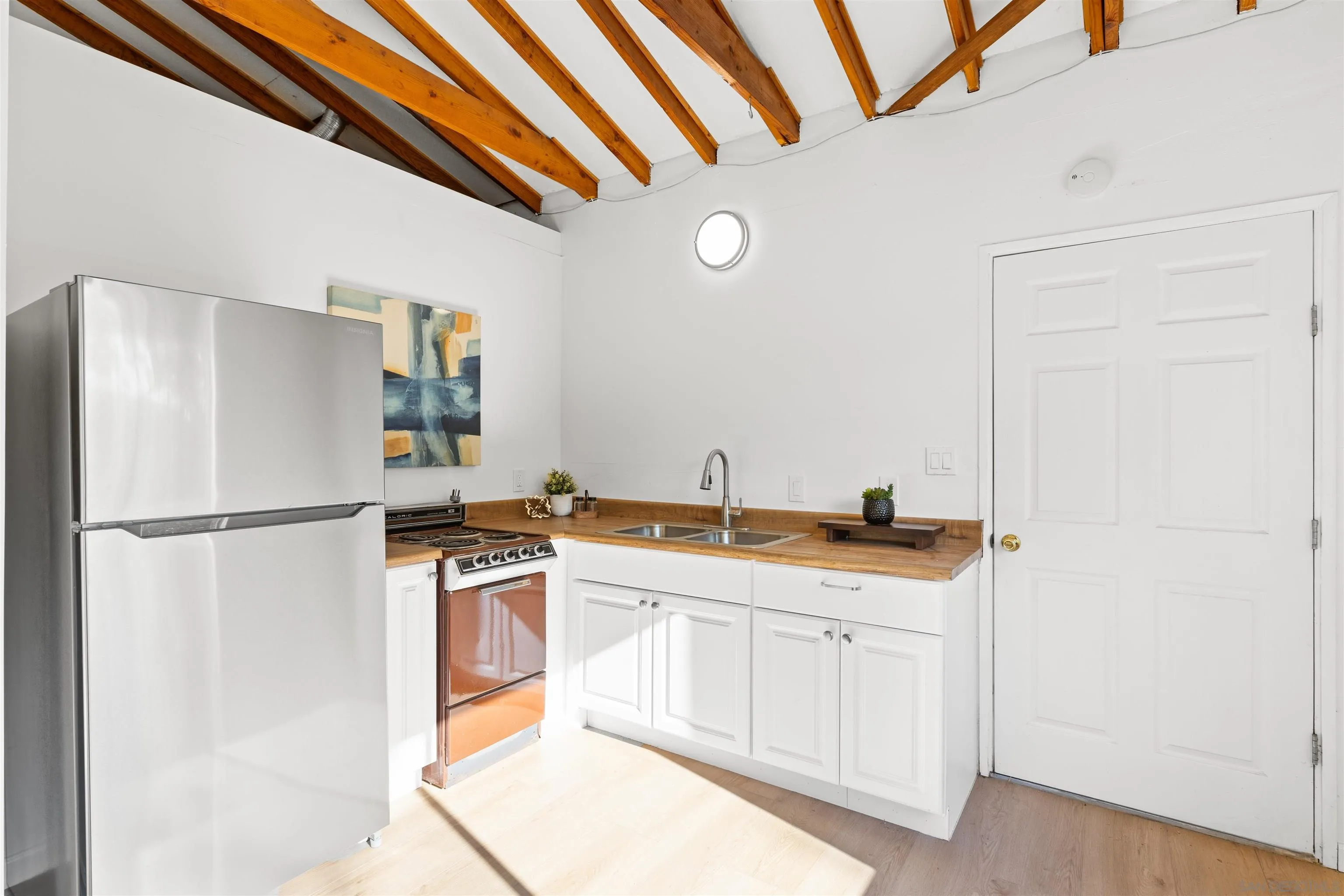 https://cdn.realtyfeed.com/cdn/127/250039331/919d1c0ce74347a537fcc79be5928d8c.webp