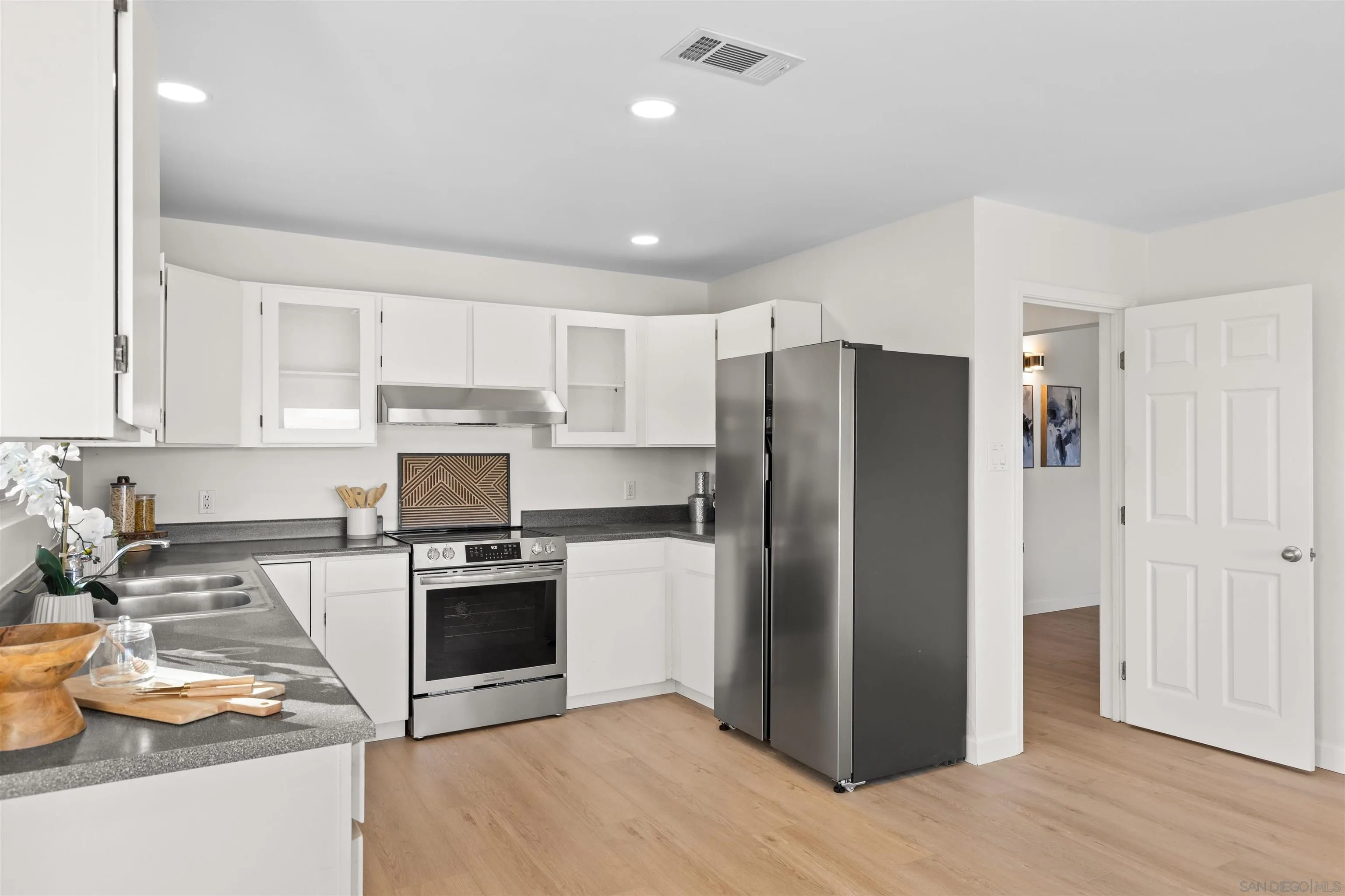 https://cdn.realtyfeed.com/cdn/127/250039331/e3bf95fd1942f0e43d0618ef13c2e34d.webp