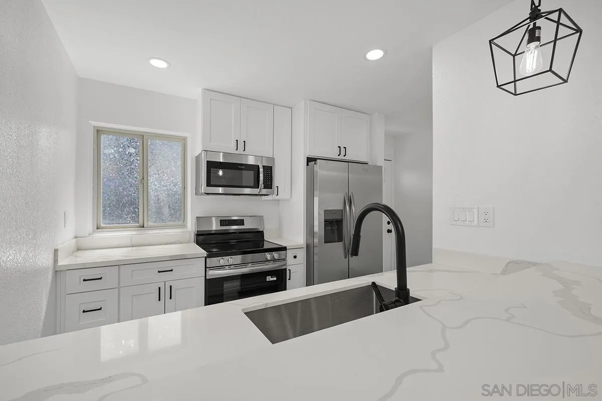 Photo #2: 250039337 Listing 