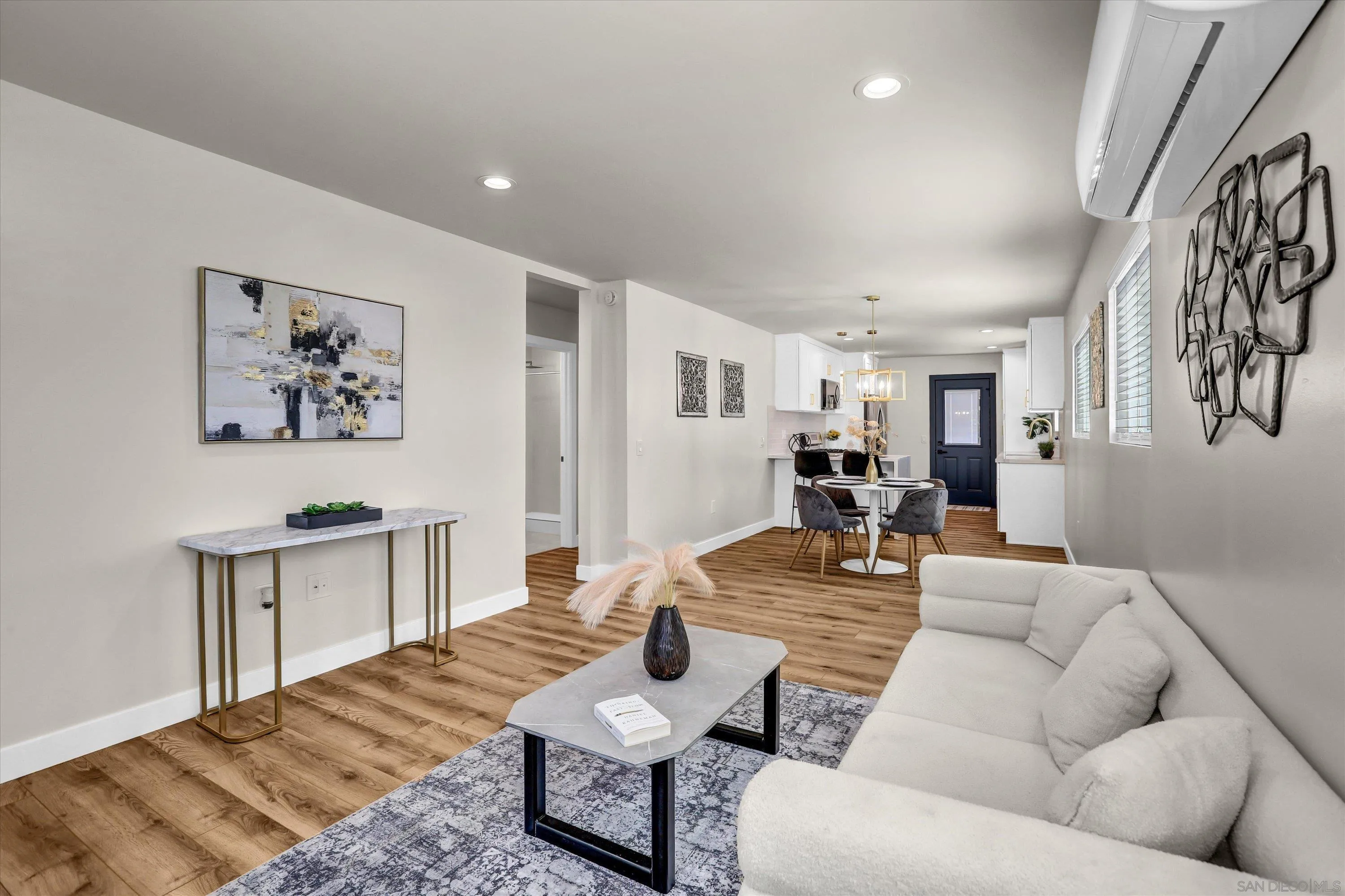https://cdn.realtyfeed.com/cdn/127/250039347/725877d1b2d91aa17f6b3f73f9a43ce9.webp