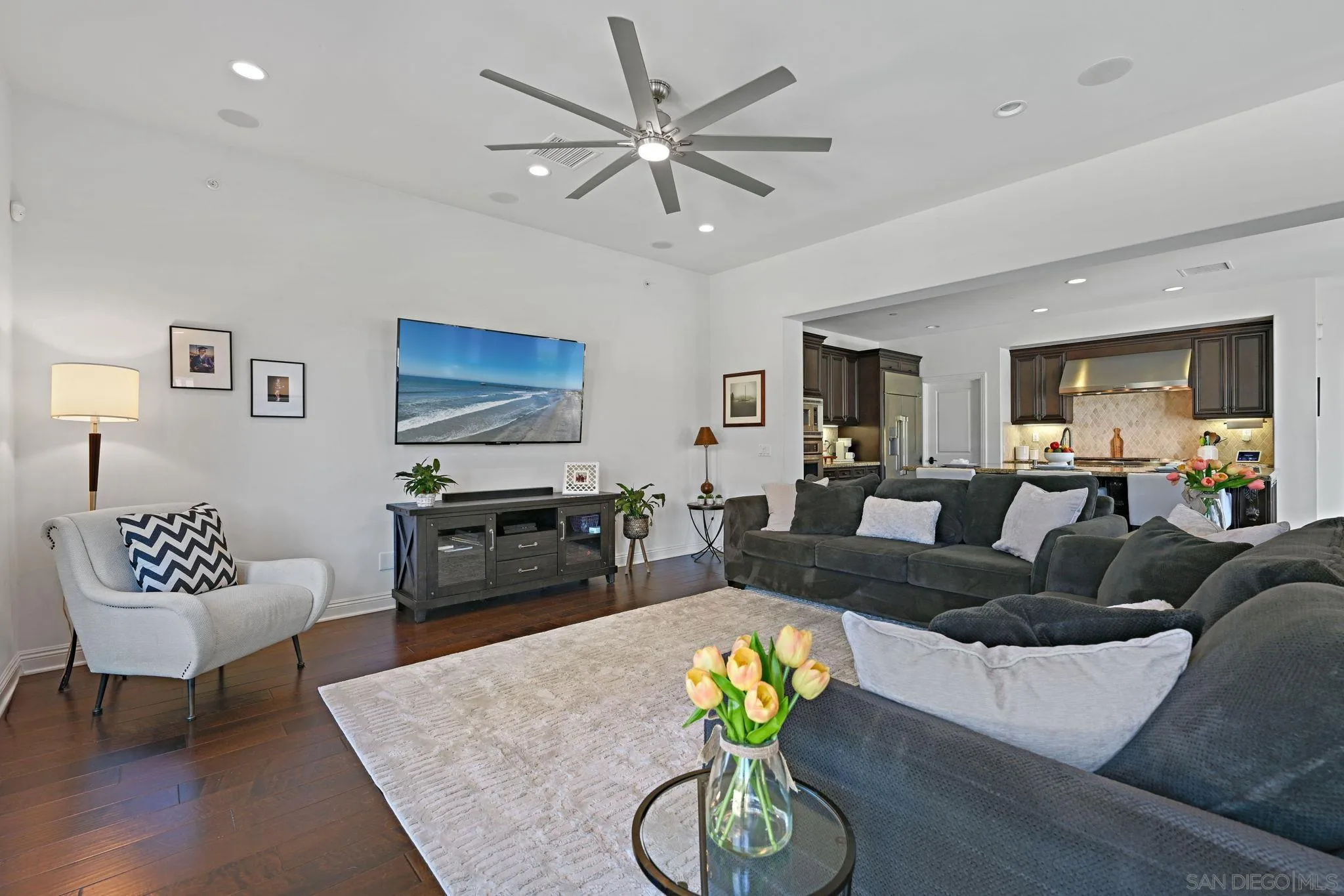 https://cdn.realtyfeed.com/cdn/127/250039358/2afcf166400e1c09eff30719b91dba31.webp