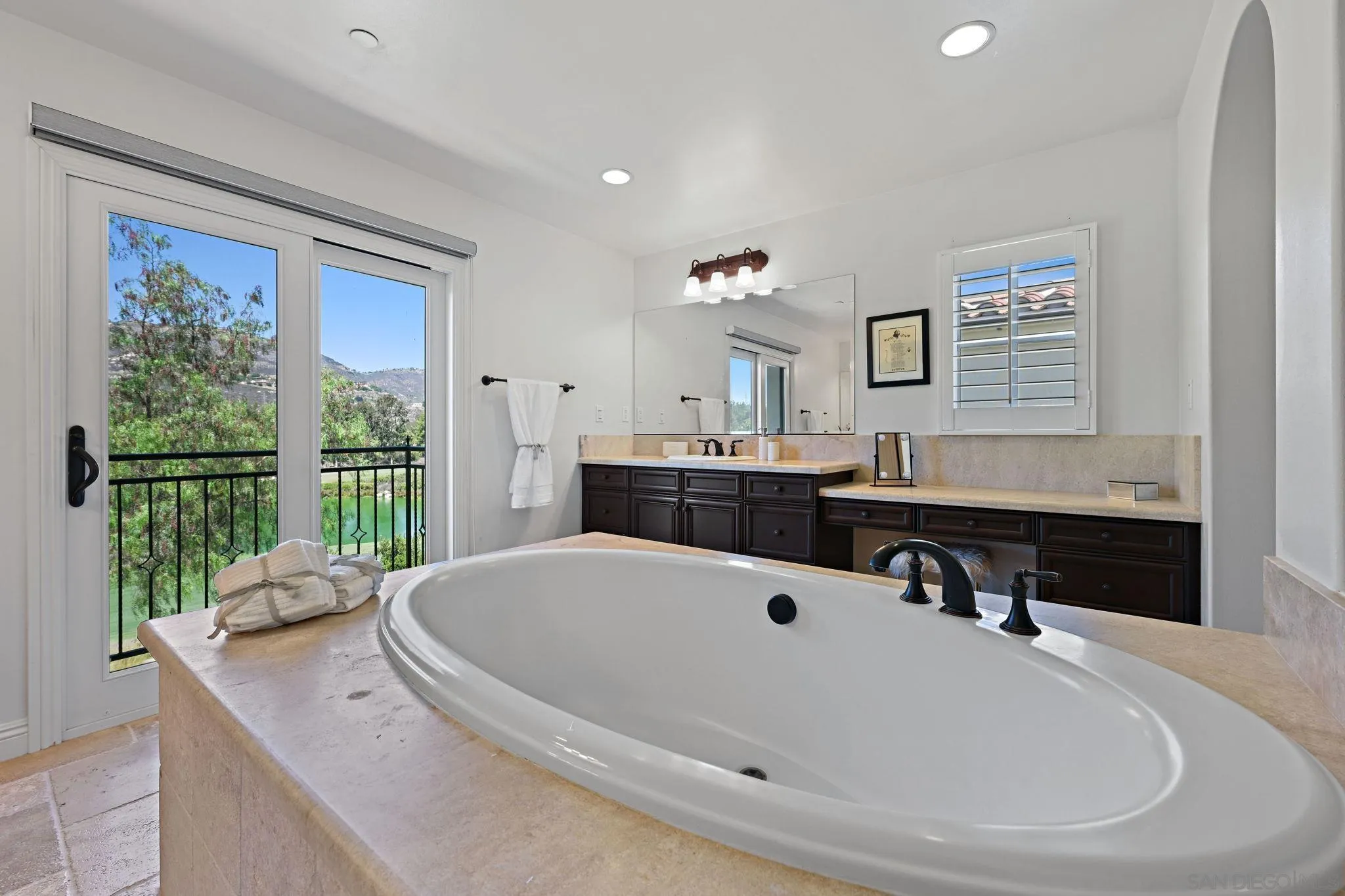 https://cdn.realtyfeed.com/cdn/127/250039358/b3650b795c8141a9aa1664252a7a894d.webp