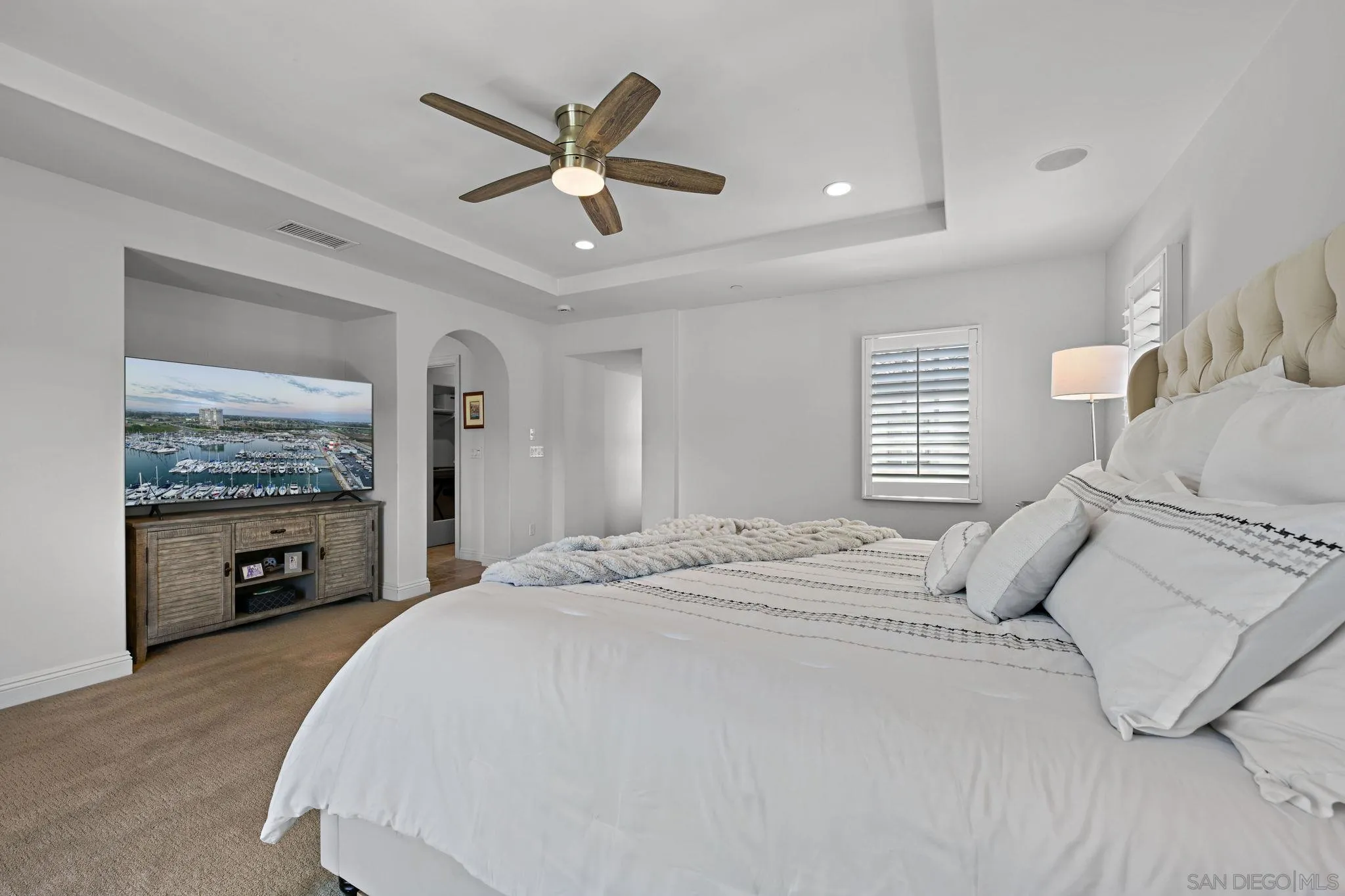 https://cdn.realtyfeed.com/cdn/127/250039358/b669a15fd81726ec48ba13306568a1a9.webp