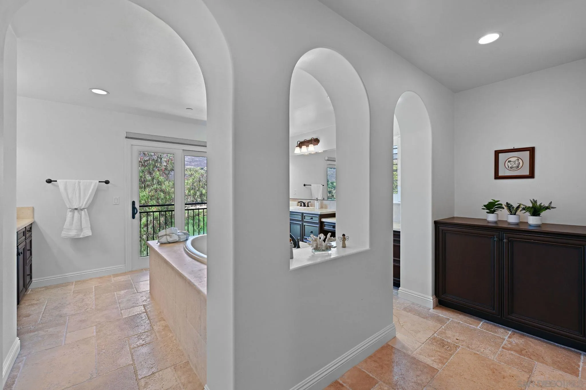 https://cdn.realtyfeed.com/cdn/127/250039358/ba6d96b0cead437bdce27327e2e69765.webp