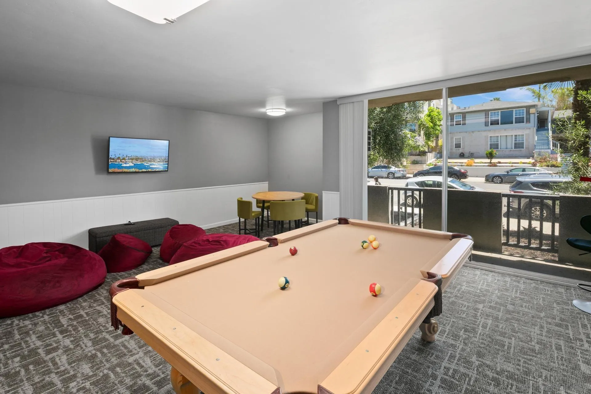 https://cdn.realtyfeed.com/cdn/127/250039360/2d2cdcf004d0530f05260bb44f721bc9.webp