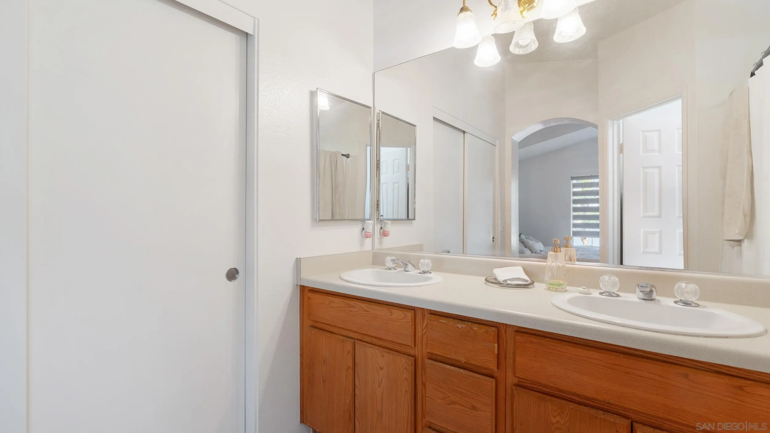 Photo #8: 250039365 Listing: Photo #8