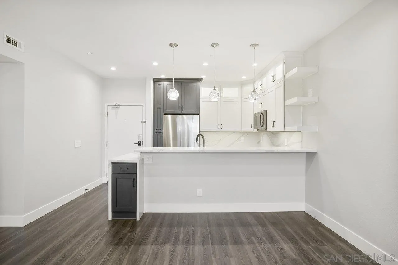 https://cdn.realtyfeed.com/cdn/127/250039368/2e69e82a74224fc397729a178d34178c.webp