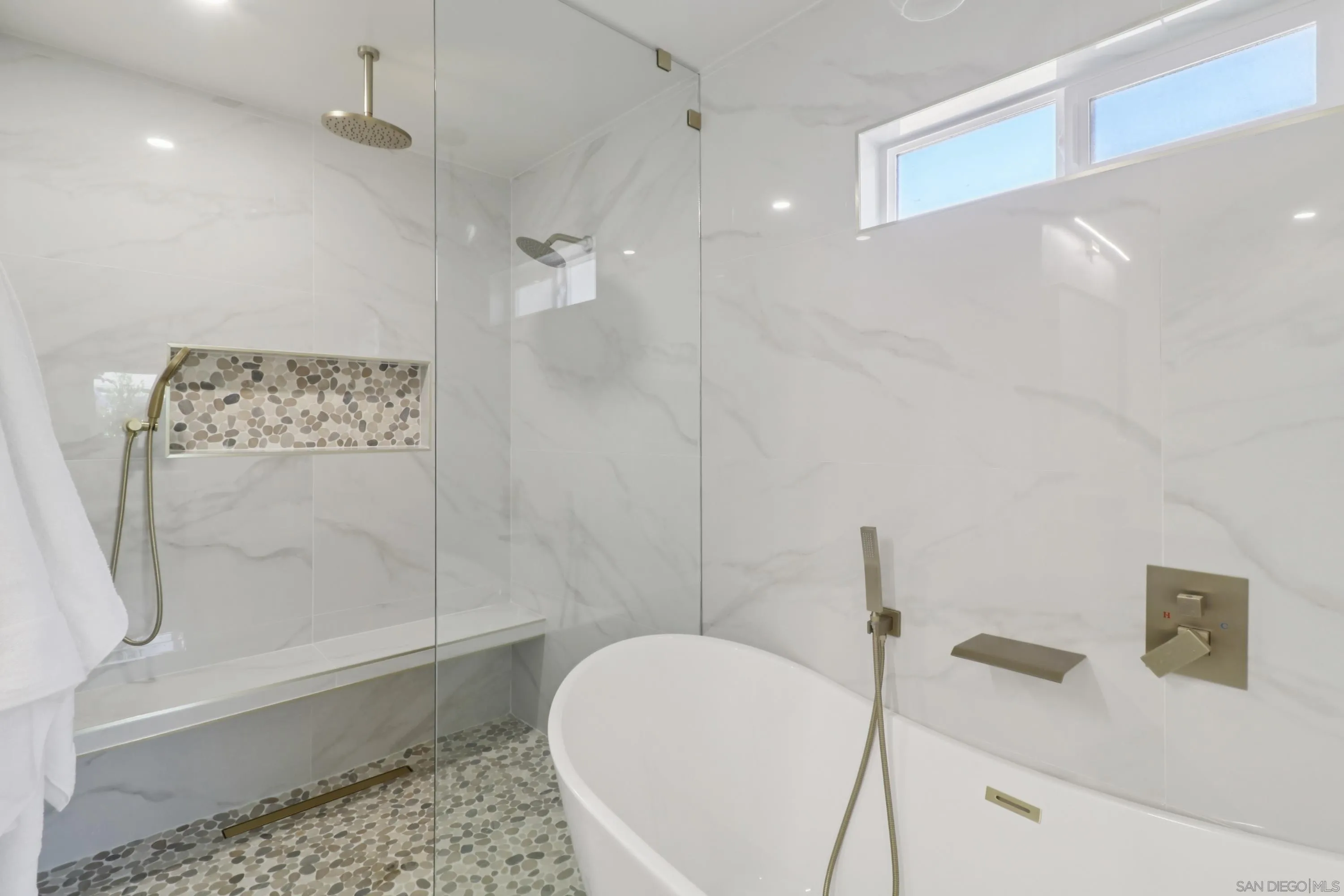 https://cdn.realtyfeed.com/cdn/127/250039370/2950388512a9df00a44235938b738f05.webp