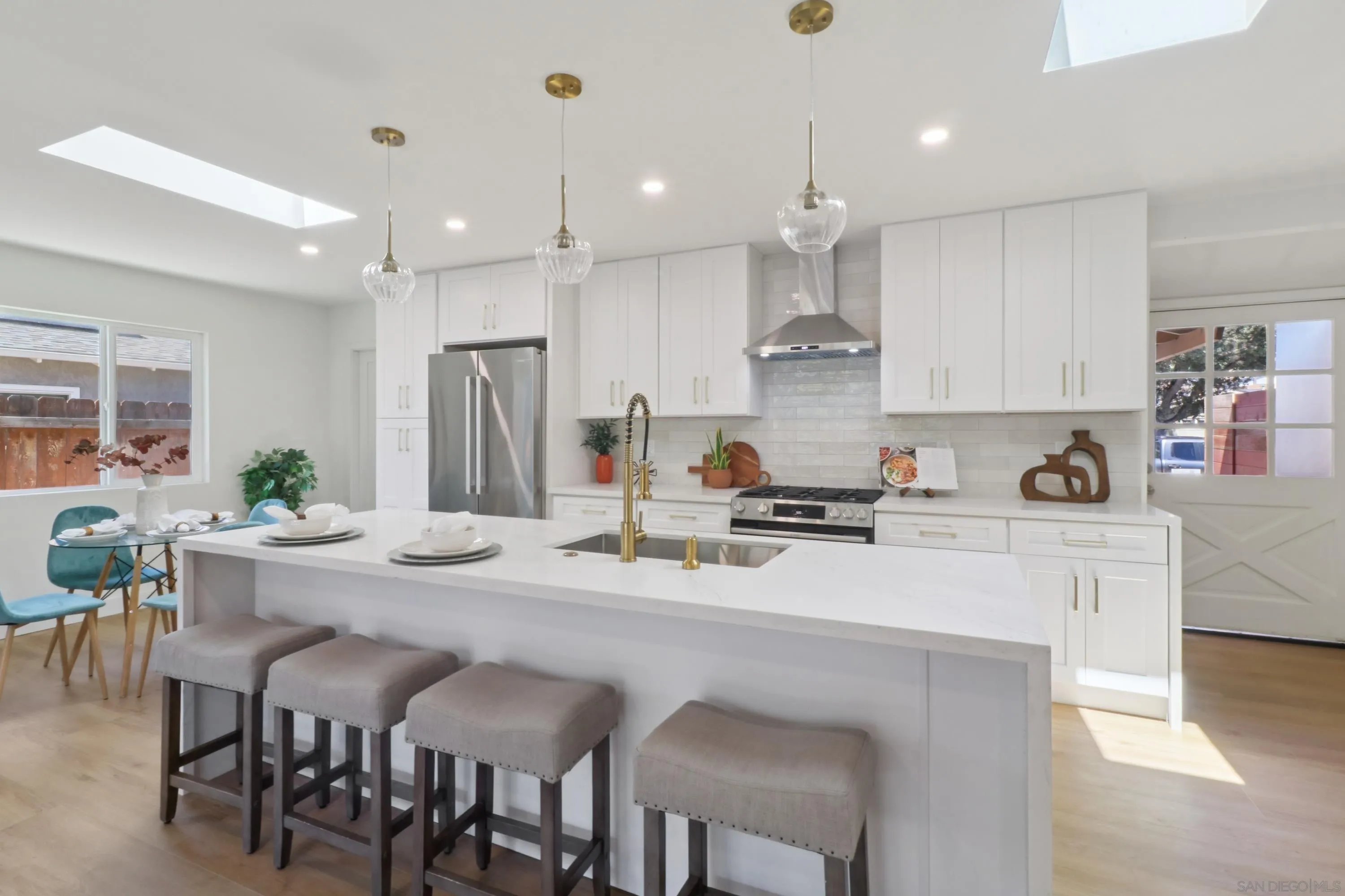 https://cdn.realtyfeed.com/cdn/127/250039370/94d37c21840da8638c313ae4cc7ce511.webp
