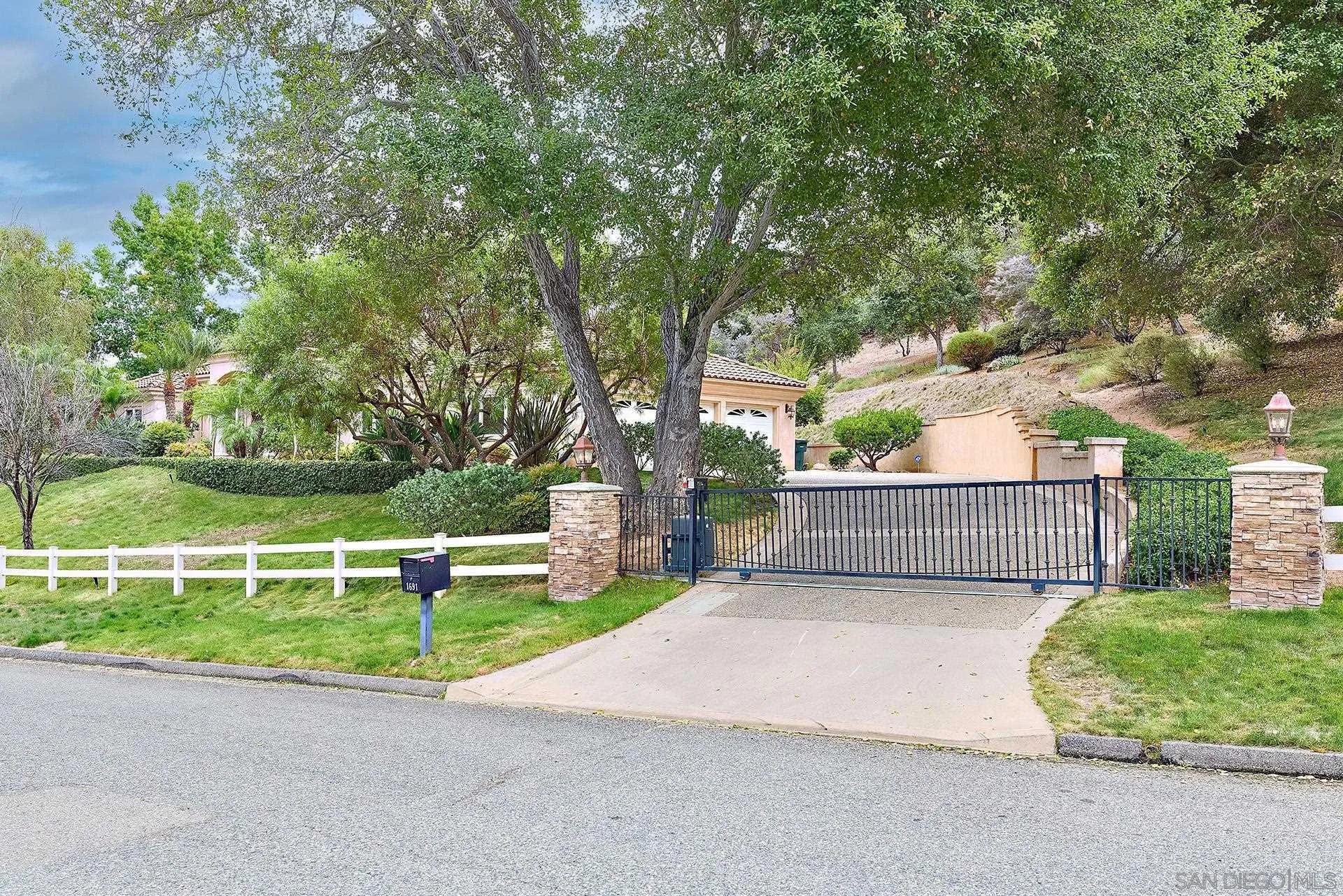 https://cdn.realtyfeed.com/cdn/127/250039387/50cd1153de918ae313583e498adbbe2c.webp