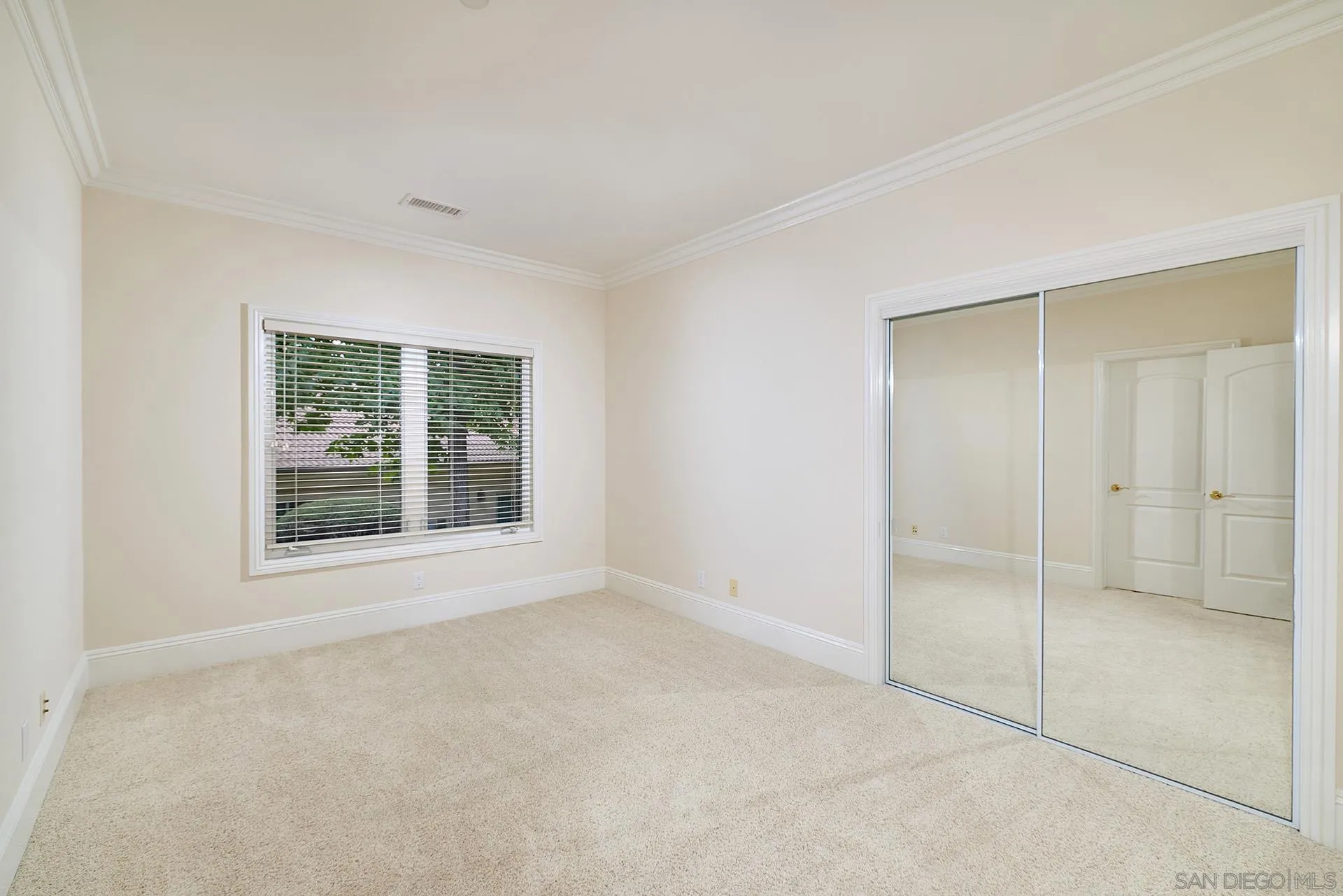 https://cdn.realtyfeed.com/cdn/127/250039387/8a7a44d0432c147ac7a43bcdcafdd73e.webp