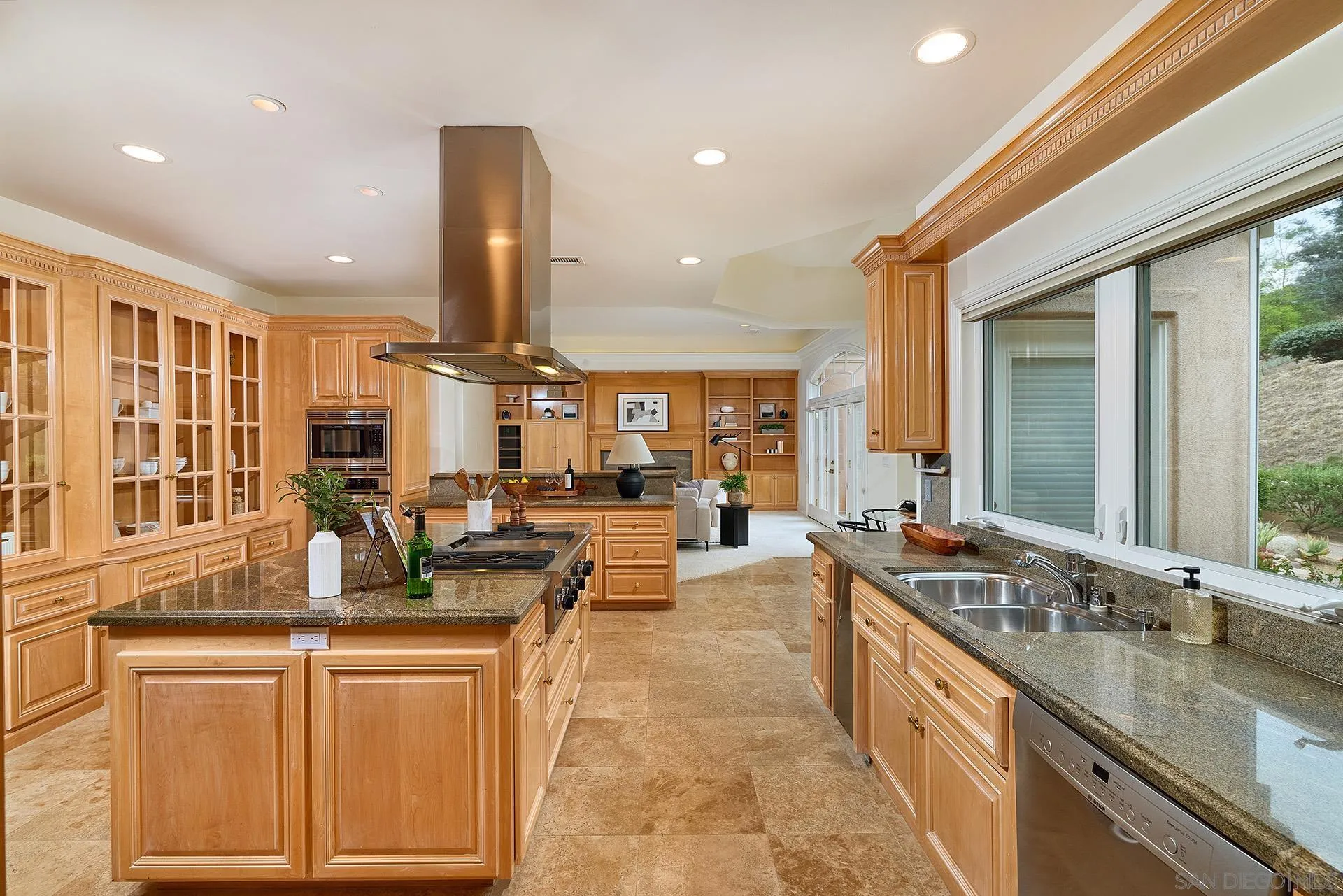 https://cdn.realtyfeed.com/cdn/127/250039387/9f4a520844e3d49a2f7f20ecc1477dfe.webp
