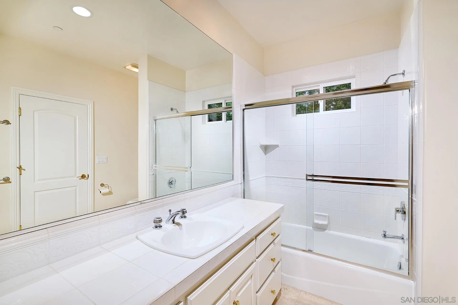https://cdn.realtyfeed.com/cdn/127/250039387/b29bf9f9c829537a9bd34d4c80e62bfc.webp