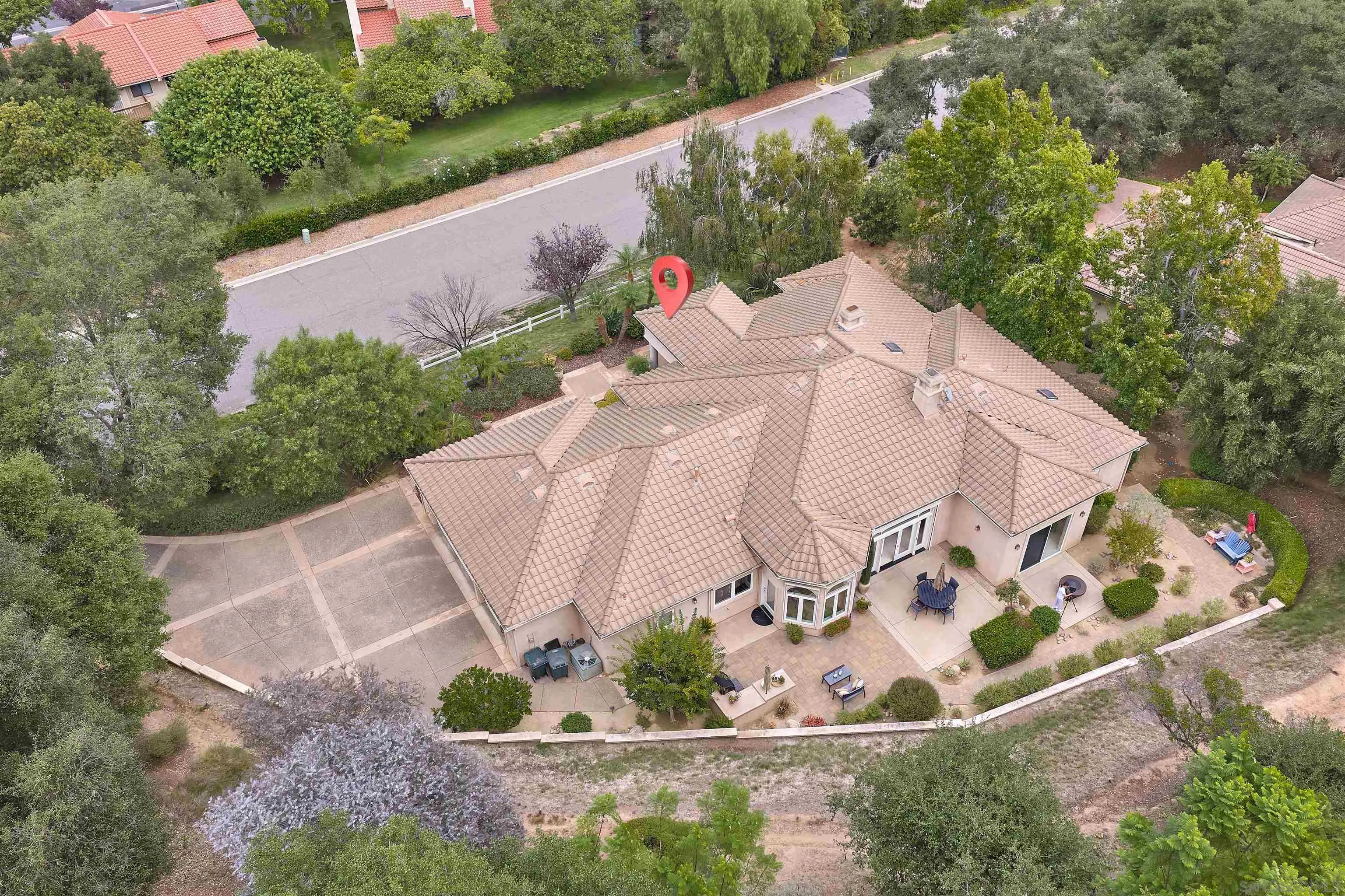 https://cdn.realtyfeed.com/cdn/127/250039387/b39cf411eaad8ae2bc26eac26a4f52de.webp