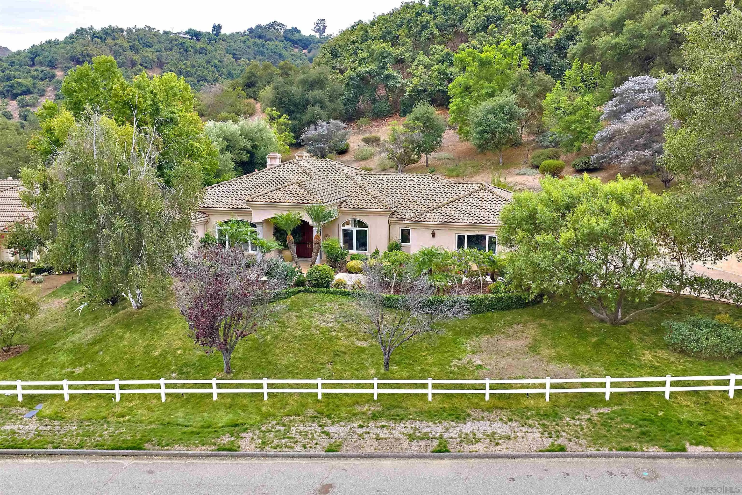 https://cdn.realtyfeed.com/cdn/127/250039387/d4a85f2e5beca41f66d0ad35d3545e71.webp