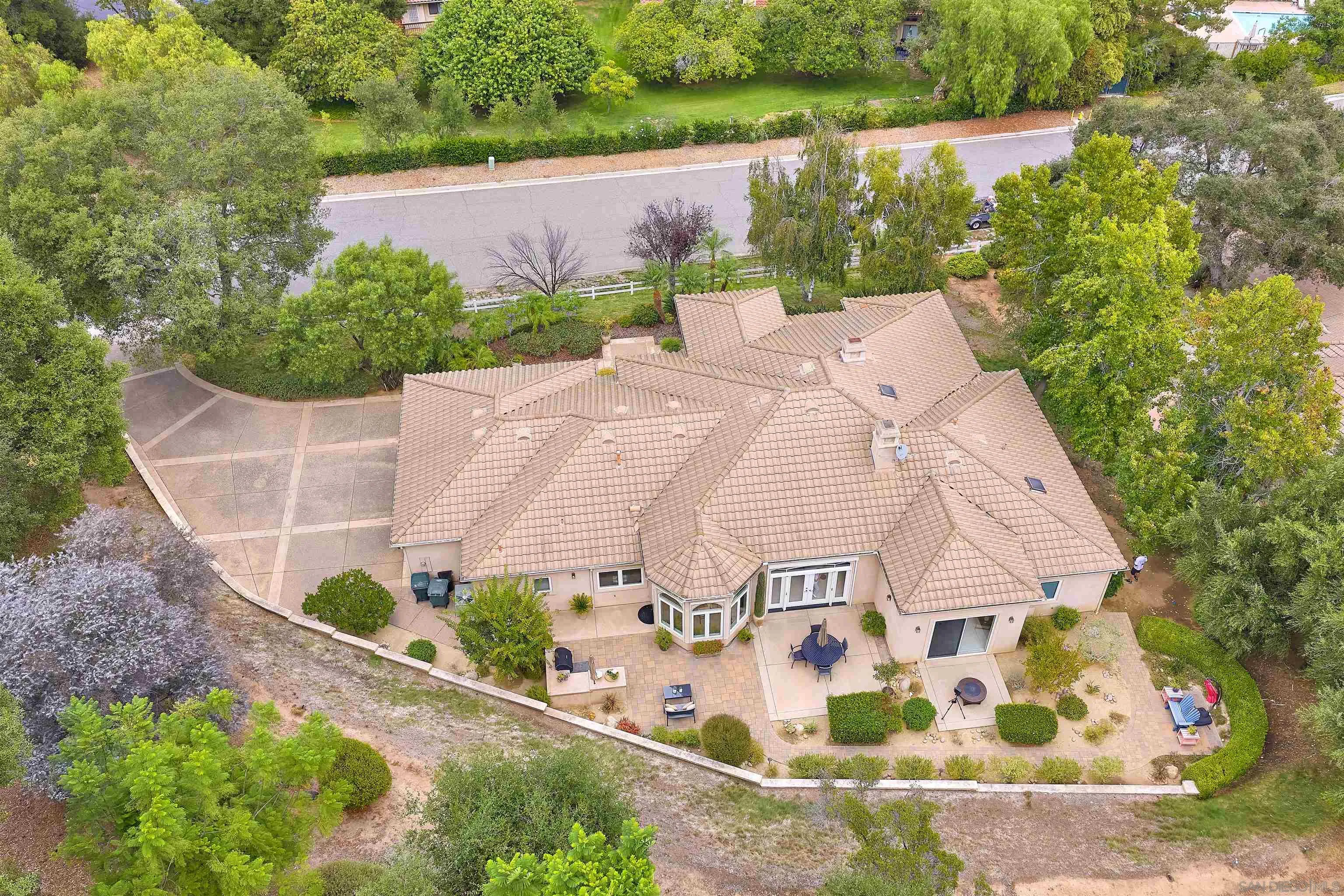 https://cdn.realtyfeed.com/cdn/127/250039387/fe42d26d1e31b3c7fedb8093f2e89b52.webp