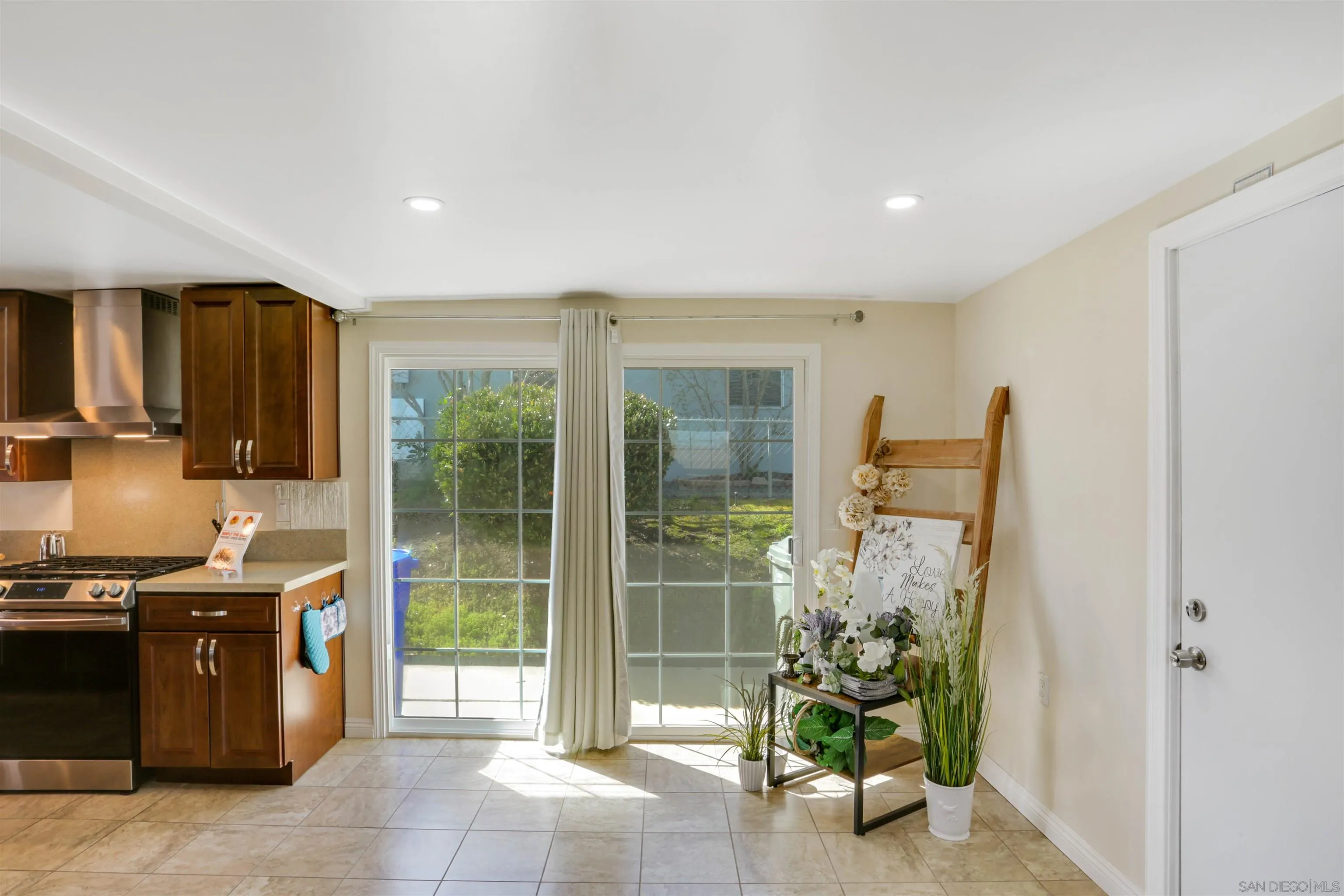 https://cdn.realtyfeed.com/cdn/127/250039390/730ce04536126e6f99f51c5530d00d7c.webp
