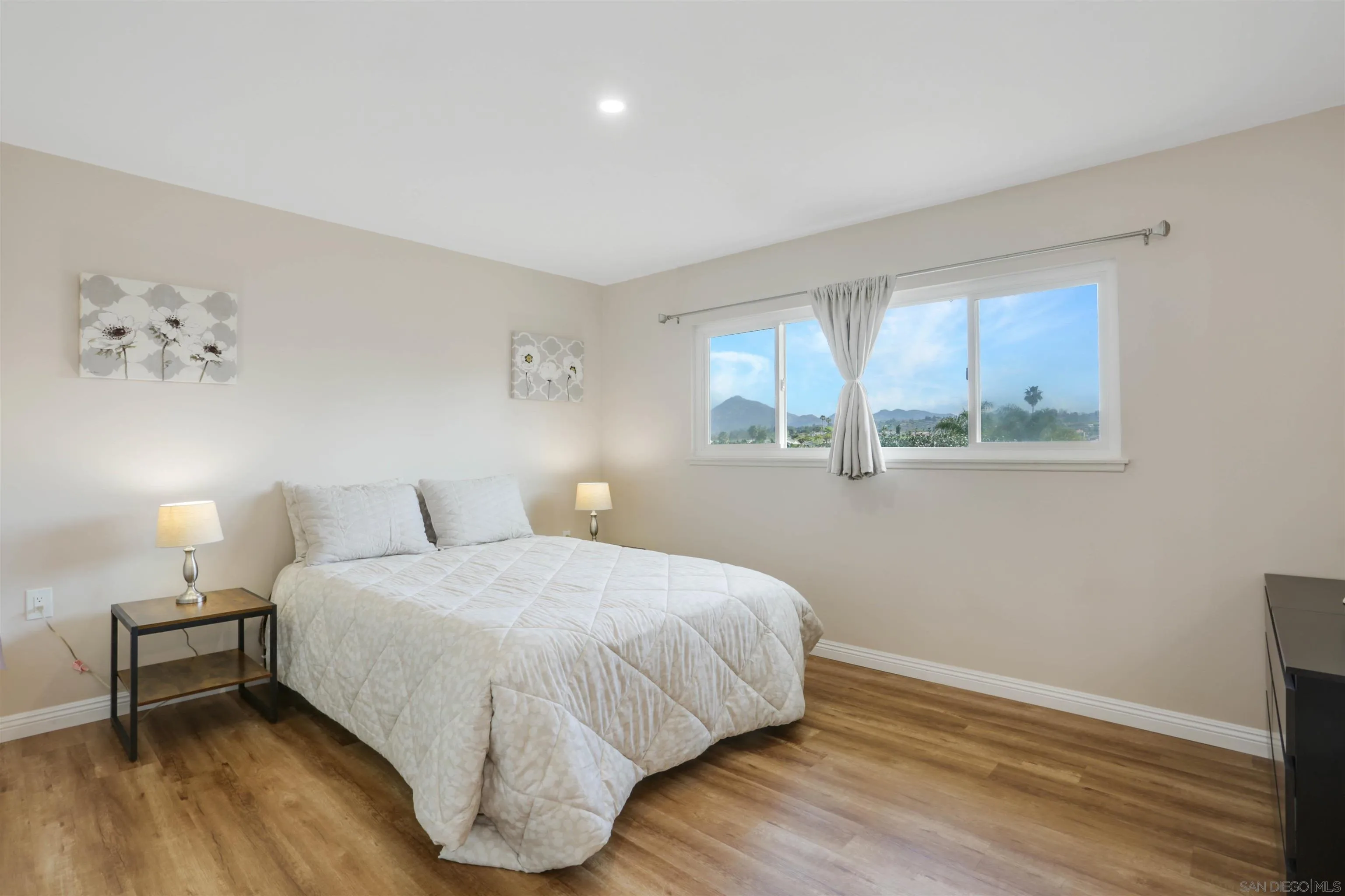 https://cdn.realtyfeed.com/cdn/127/250039390/c7ed8bba14827bd0d1266a074a585049.webp