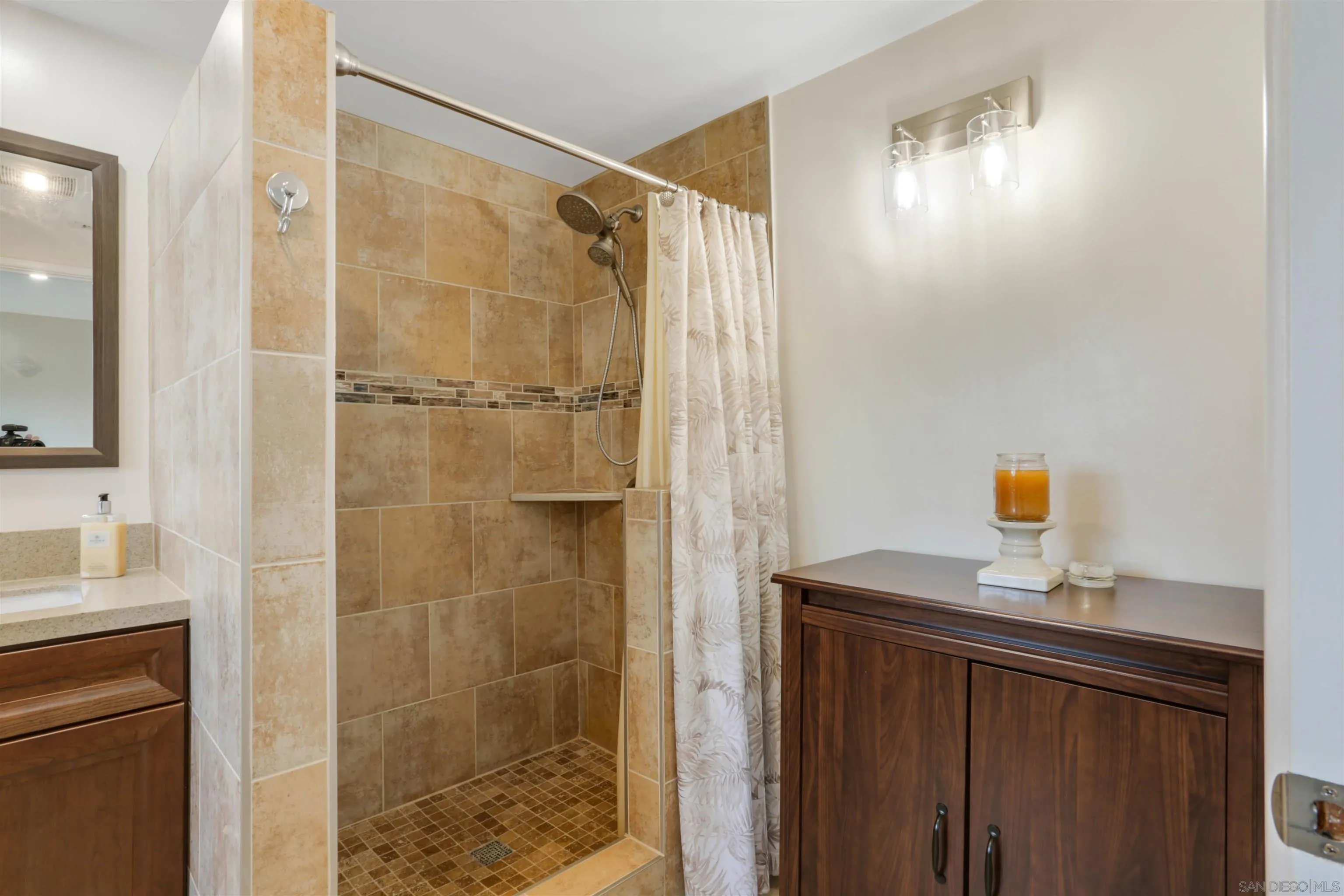 https://cdn.realtyfeed.com/cdn/127/250039390/f65cad7c964bad55ee669f40f767924a.webp