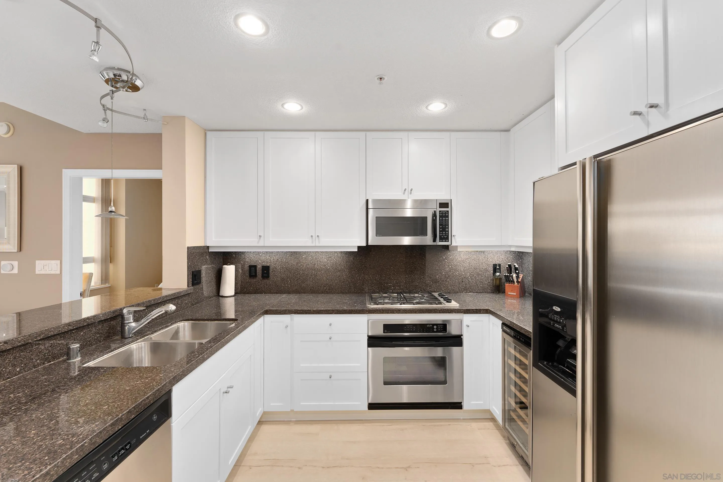 https://cdn.realtyfeed.com/cdn/127/250039391/15ceefc0a2ab5ae208b0a660a6b7cde0.webp