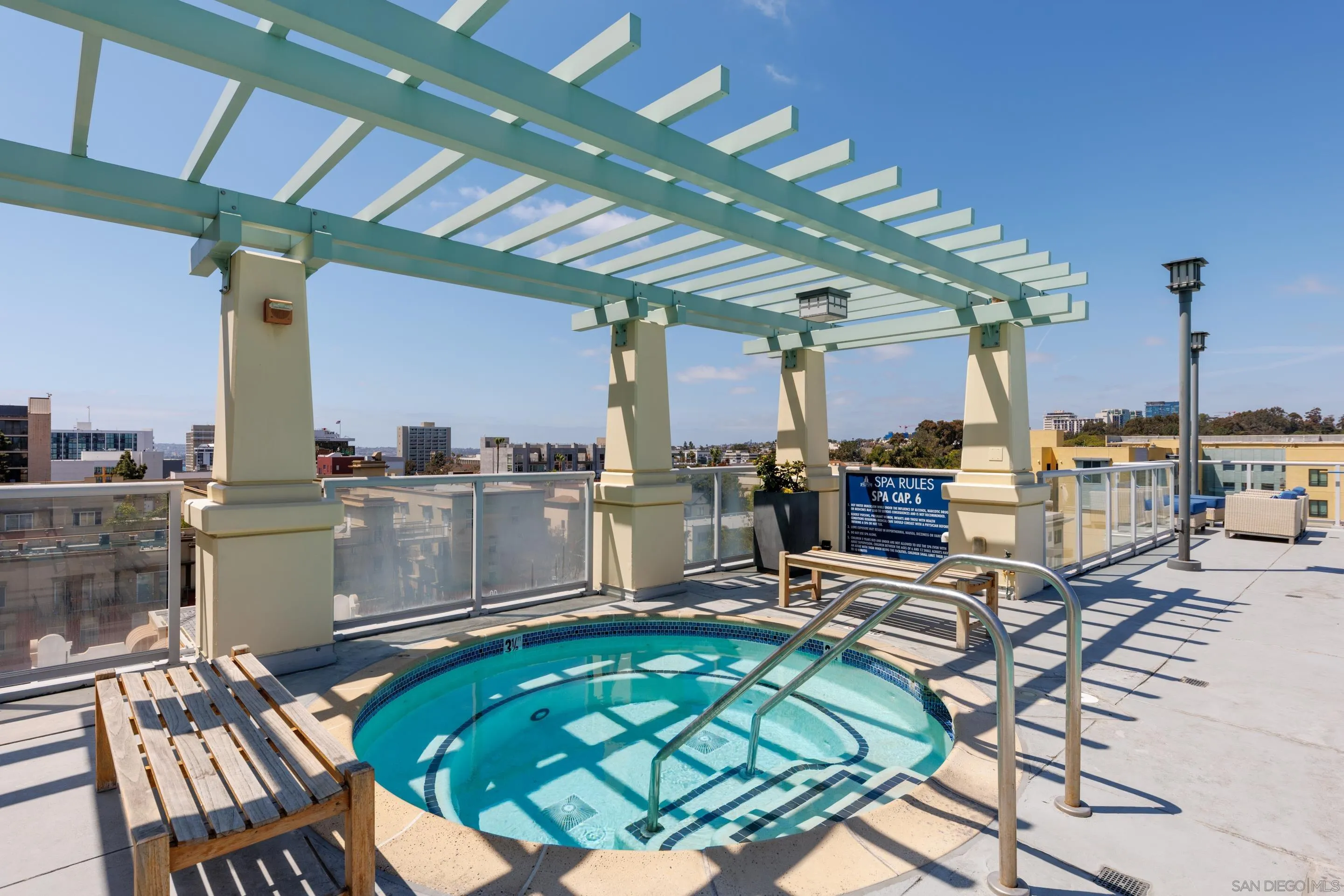 https://cdn.realtyfeed.com/cdn/127/250039391/5c2fe6f7de3113bbc46c9d85e742f236.webp