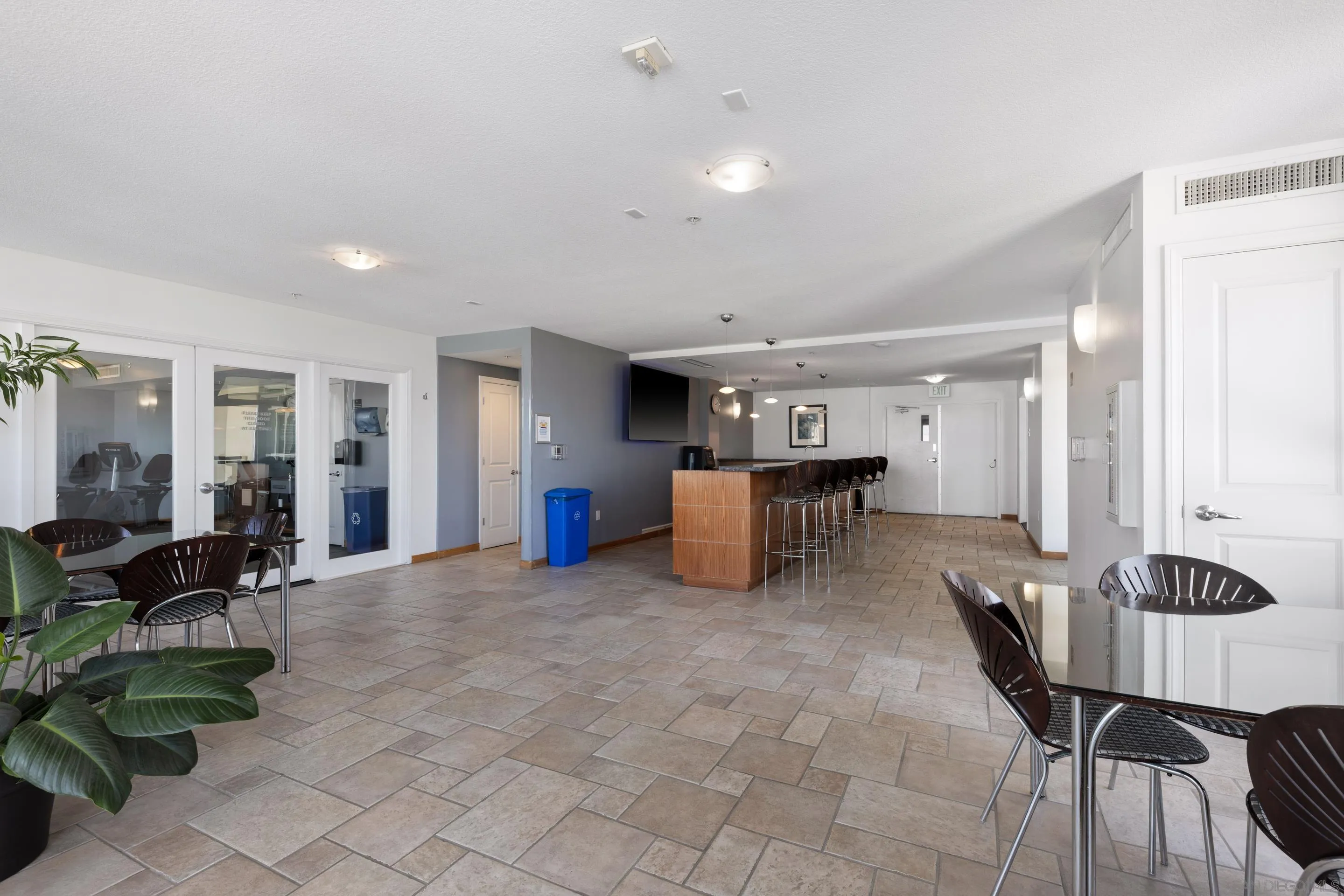 https://cdn.realtyfeed.com/cdn/127/250039391/a75f14cfd30dc49a049108683f257f70.webp