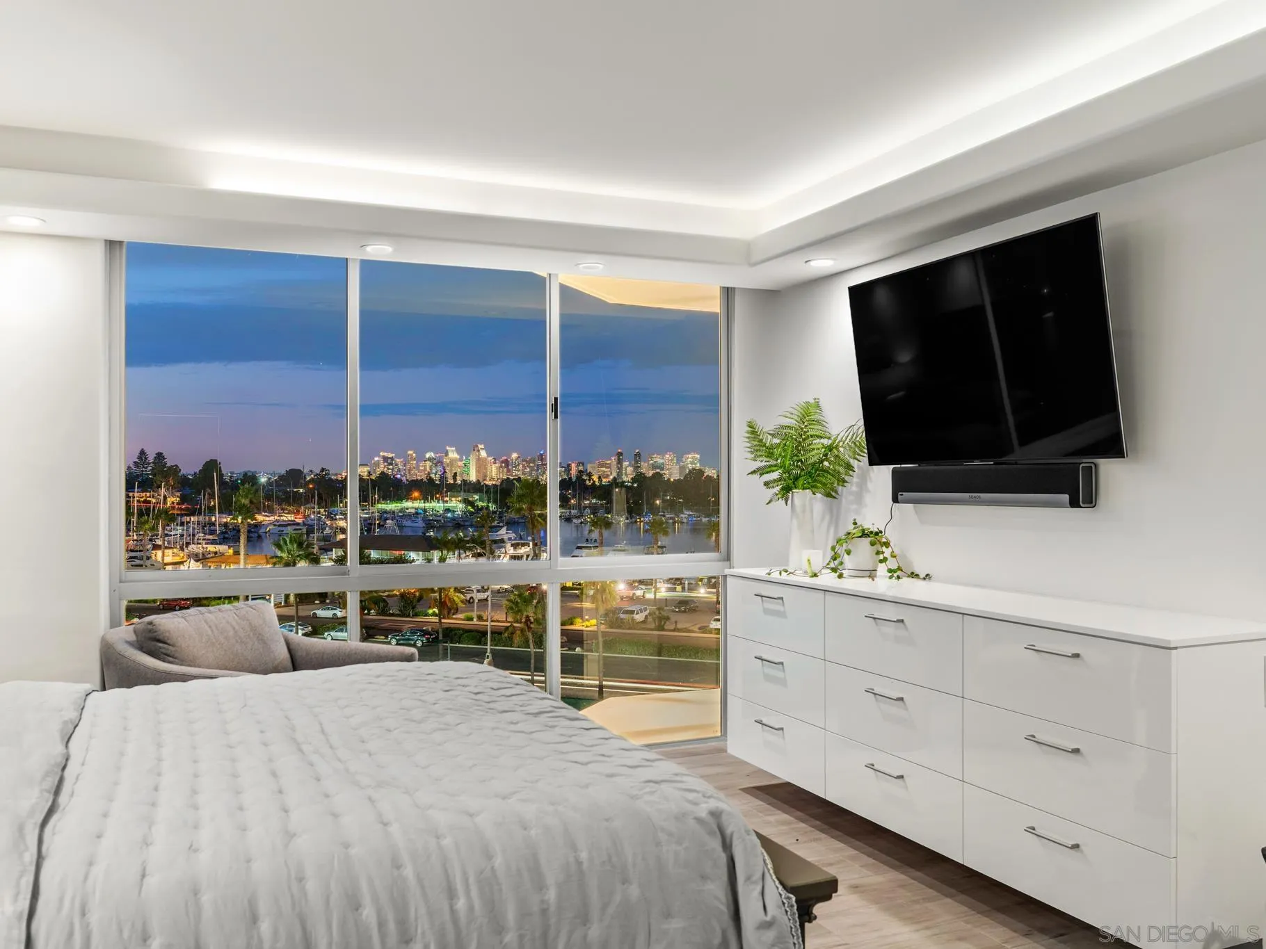 https://cdn.realtyfeed.com/cdn/127/250039397/3ff3b49d0828e4fb415af71cd78f7cce.webp