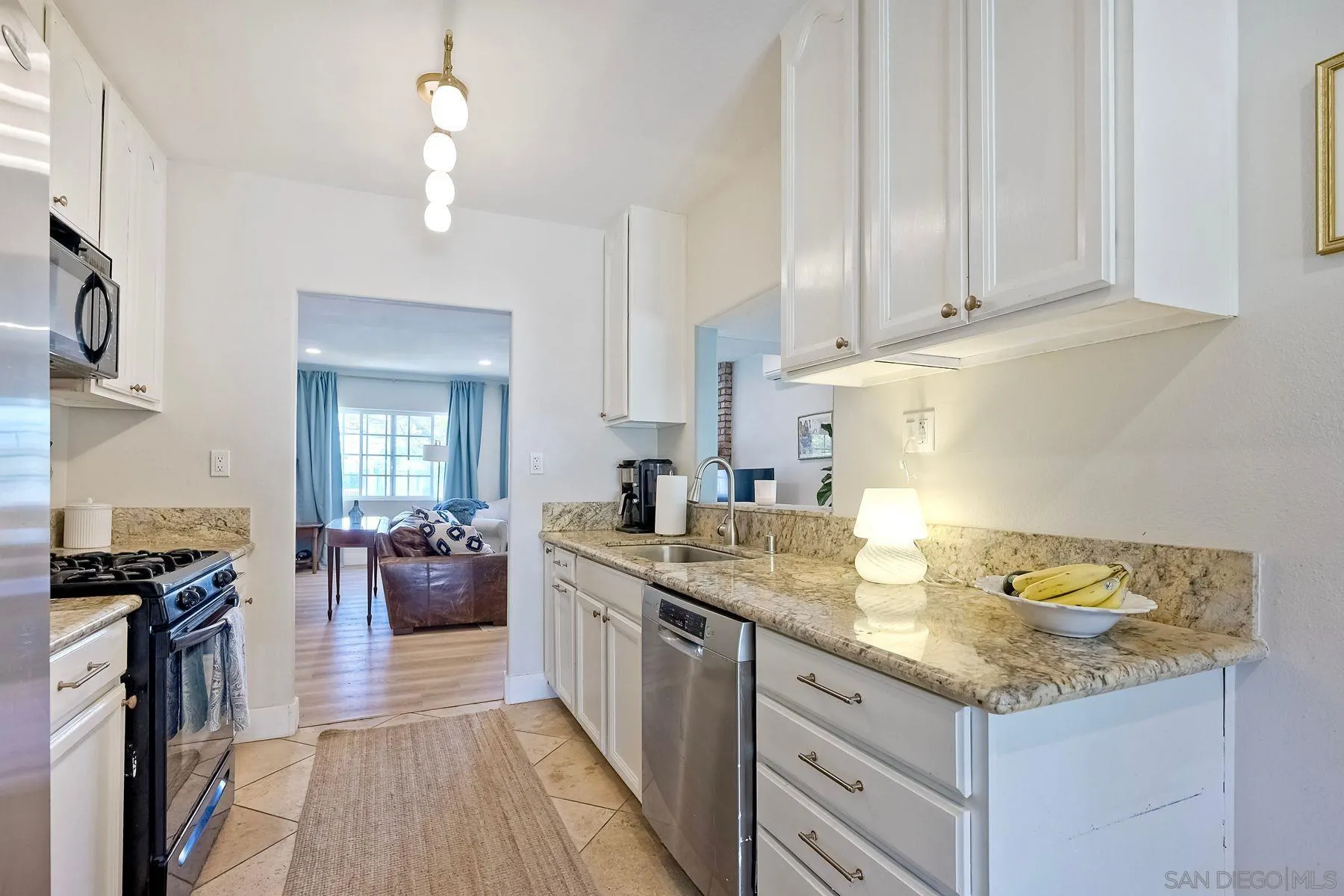 https://cdn.realtyfeed.com/cdn/127/250039401/abf15ad46008e61df5d8e67c57fcd9ed.webp