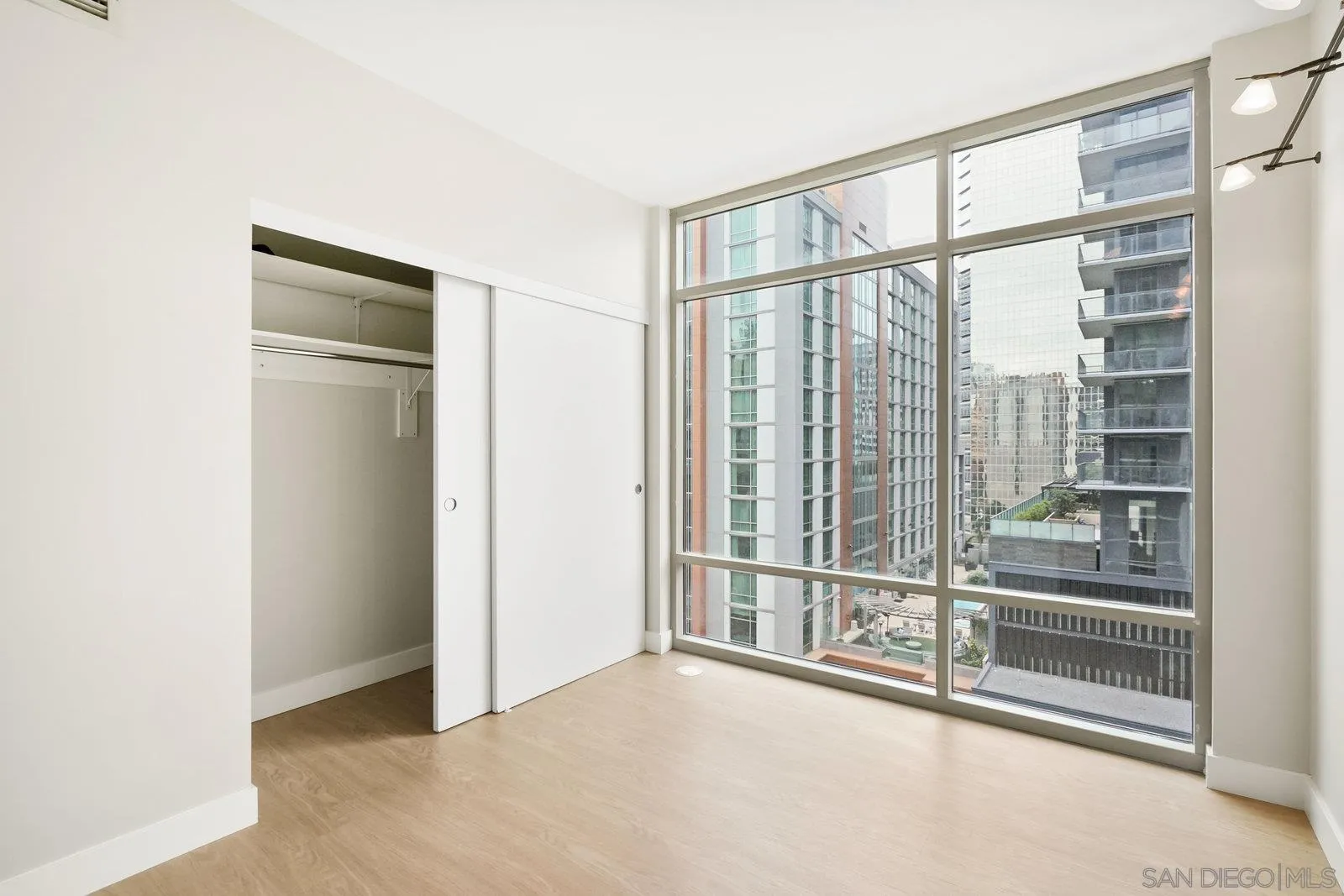 https://cdn.realtyfeed.com/cdn/127/250039409/2b43b32e65922f3a31da70aec13844b0.webp