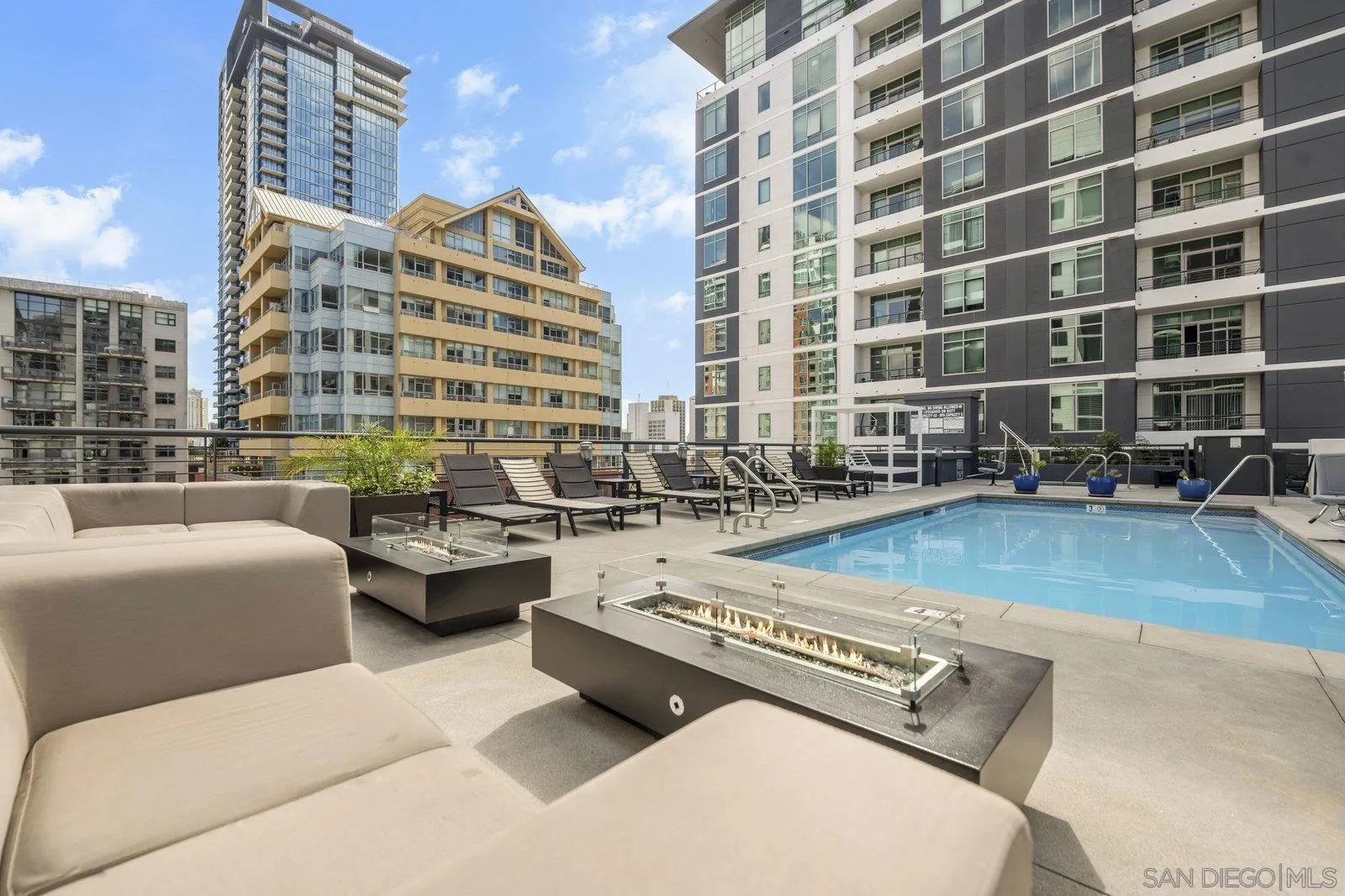 https://cdn.realtyfeed.com/cdn/127/250039409/3614d488faa7b2a56c1981dcd66a885a.webp