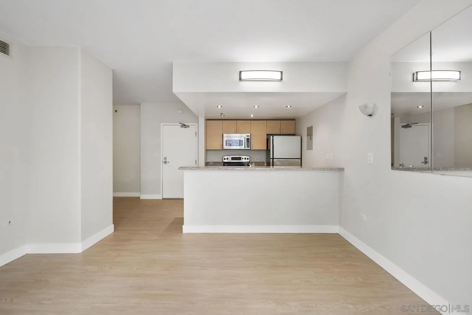 https://cdn.realtyfeed.com/cdn/127/250039409/92768def1ab924c565f5d36e1866eea0.webp
