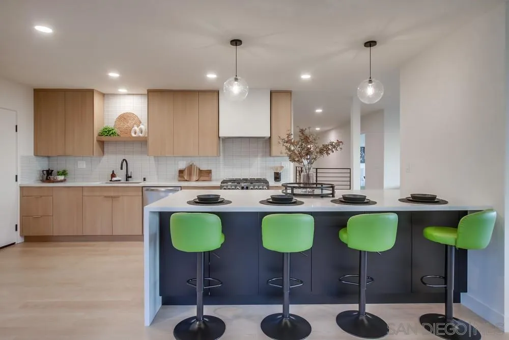 https://cdn.realtyfeed.com/cdn/127/250039423/e1f9e4ed8363ba2649acf99ff8b8f659.webp
