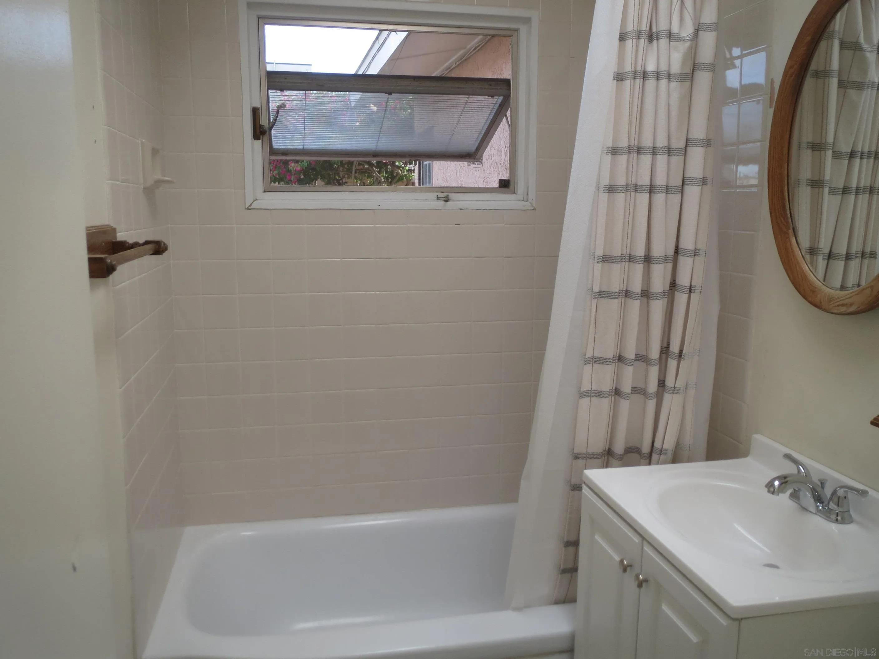 https://cdn.realtyfeed.com/cdn/127/250039424/5e630cde25cf2d991b953b7a29a611de.webp