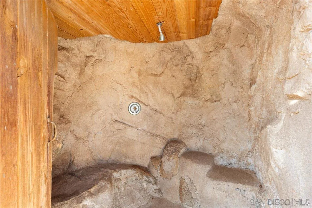 https://cdn.realtyfeed.com/cdn/127/250039426/c4e03e633c64224658f5bb8ecd89e9ea.webp