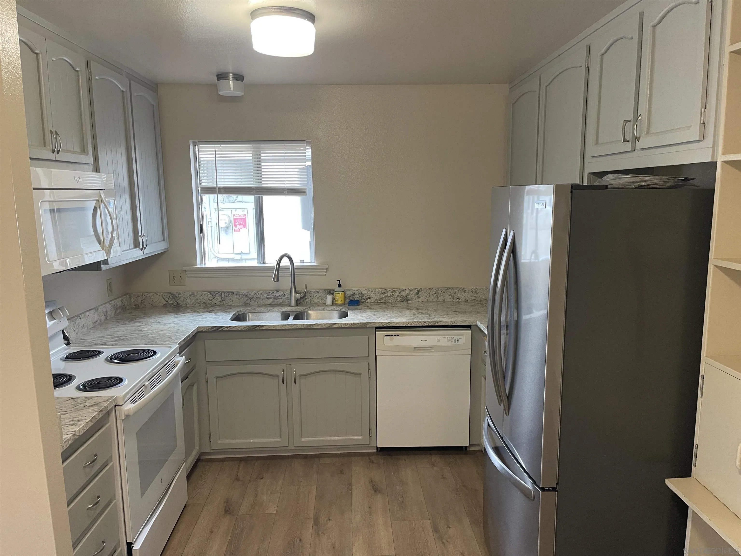 https://cdn.realtyfeed.com/cdn/127/250039428/7bb6f66cb6264e1730f3ba2a8233cf33.webp