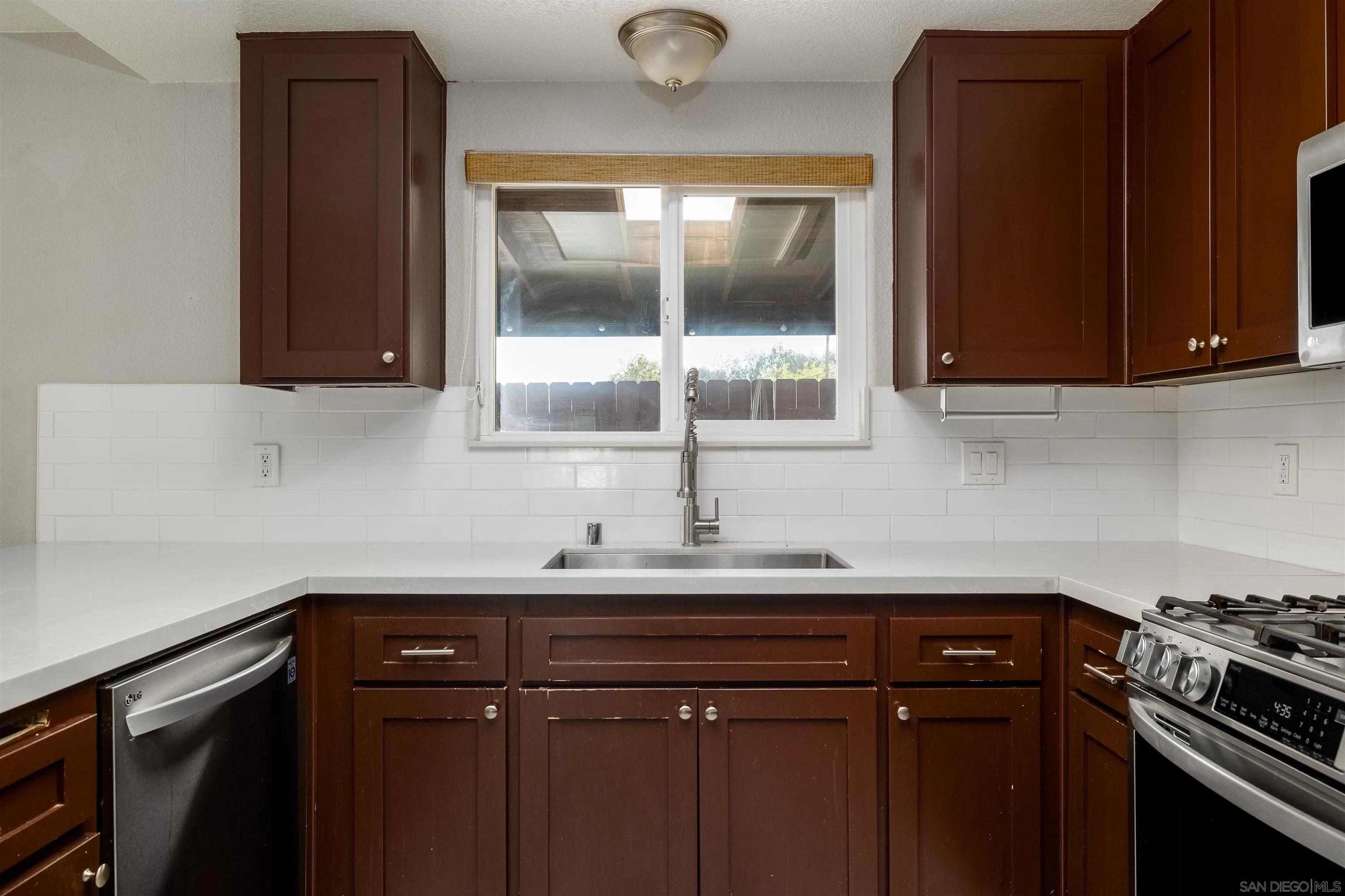 https://cdn.realtyfeed.com/cdn/127/250039444/6f02fe6d76a41dc634dbd93a36a2eac4.webp