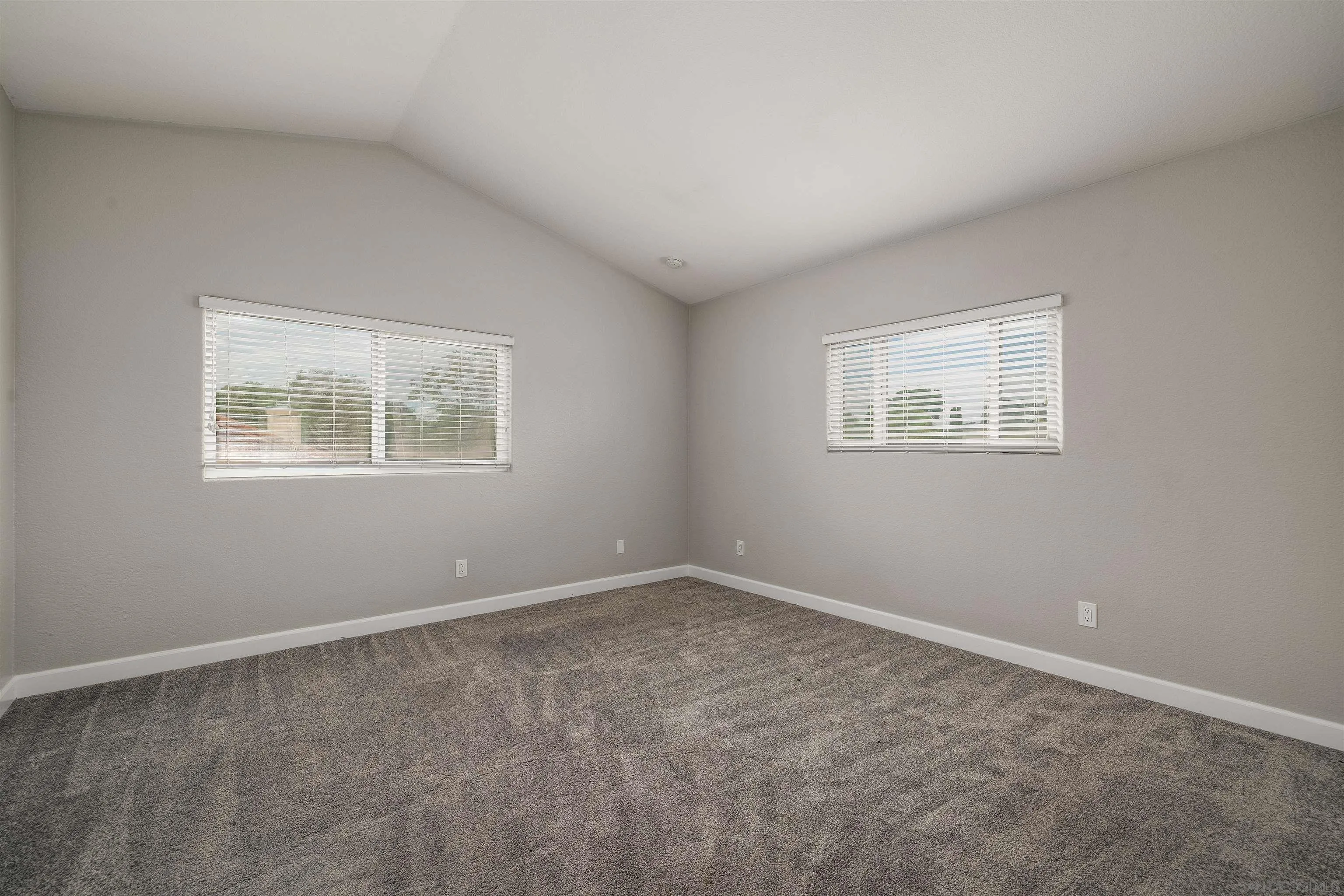 https://cdn.realtyfeed.com/cdn/127/250039444/a94dc58f6c14bec8e1fea4dc0afdd7e7.webp