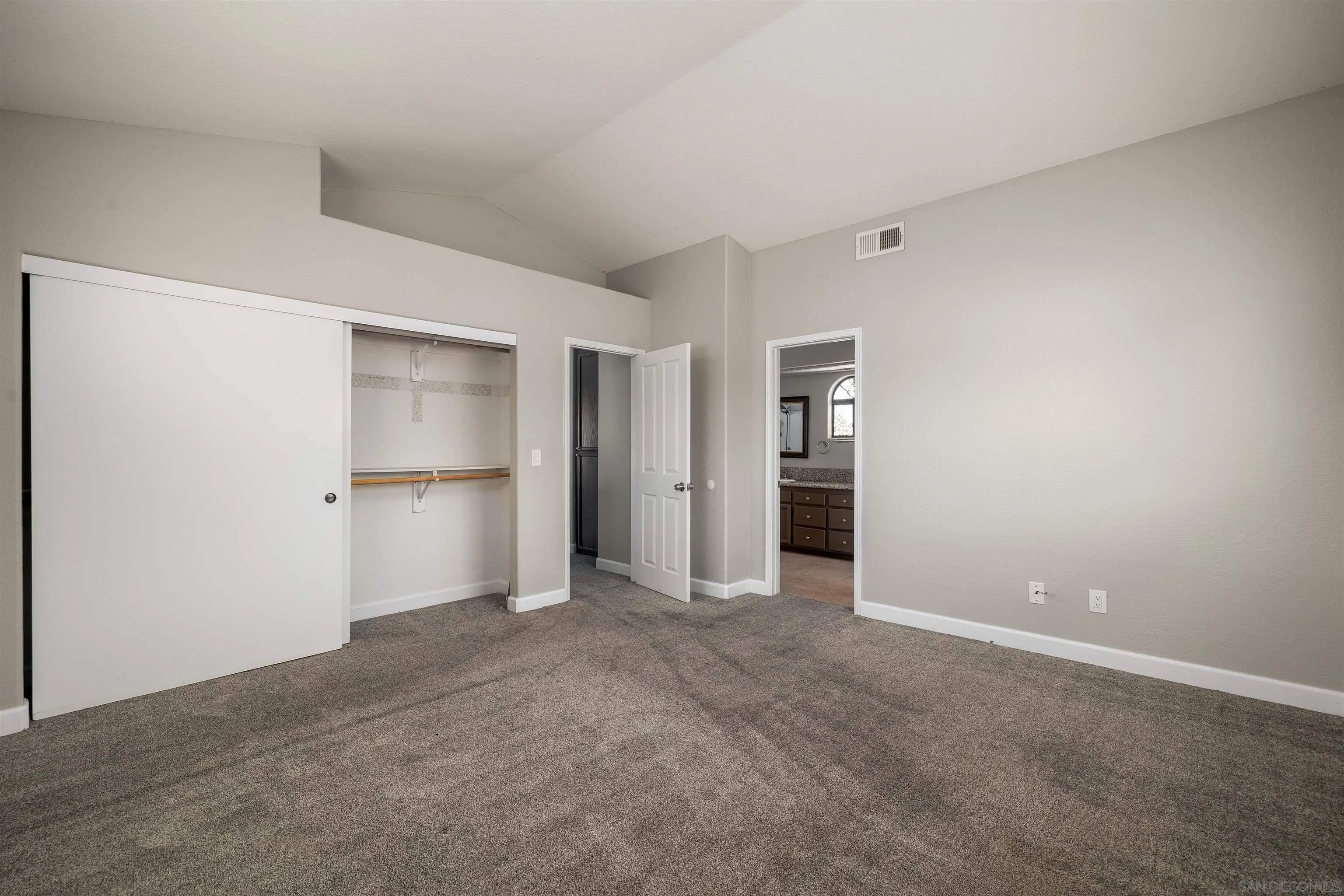 https://cdn.realtyfeed.com/cdn/127/250039444/cddb30a3c3d2edc72a3dec9486c87bd1.webp