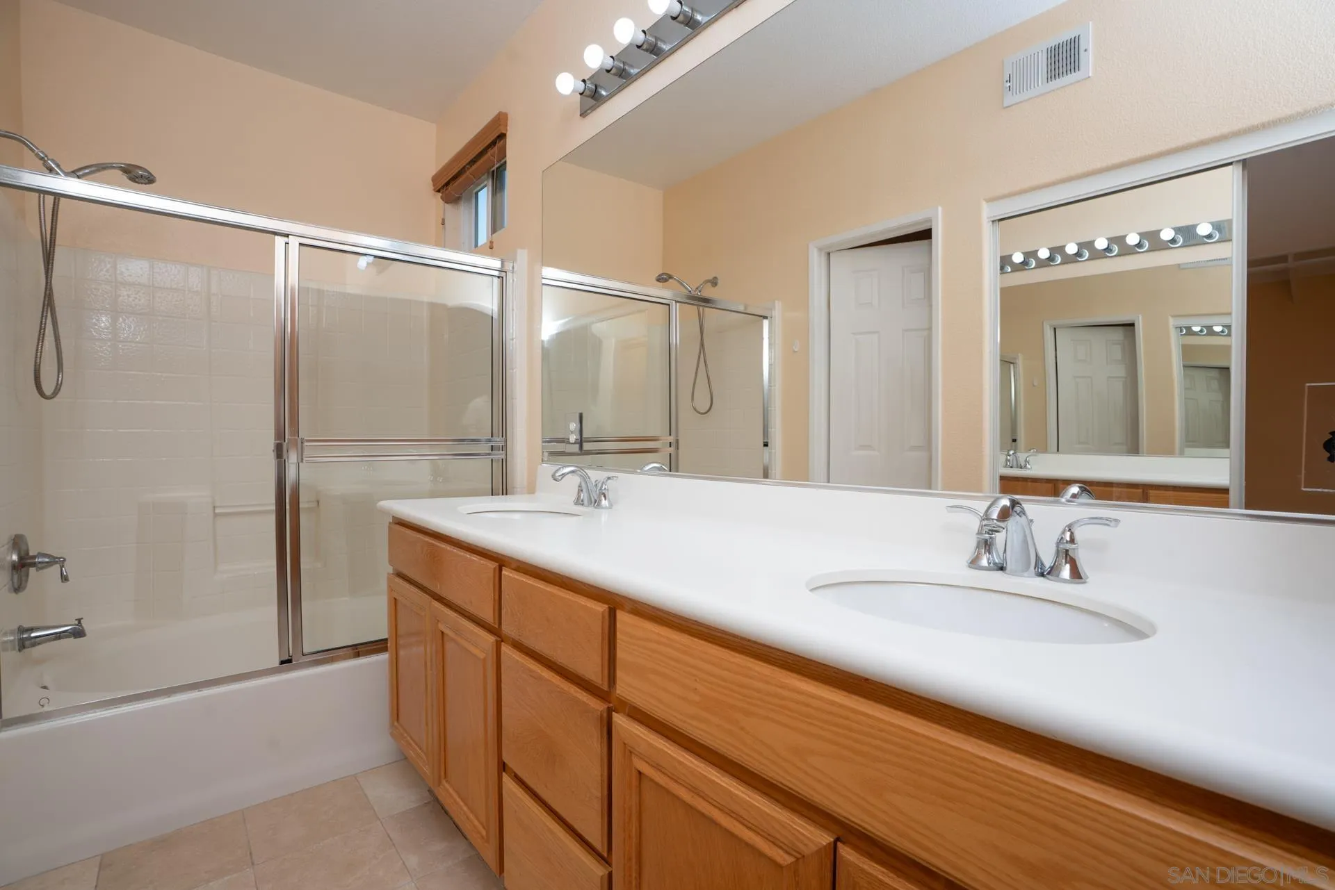 Photo #19: 250039445 Listing: Photo #19