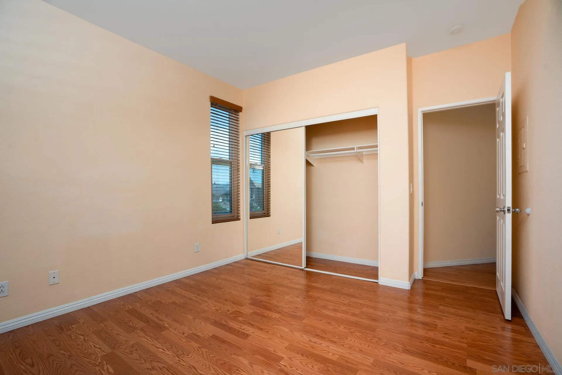 https://cdn.realtyfeed.com/cdn/127/250039445/a53a10243ef8b0423e576a3cc76cb828.webp