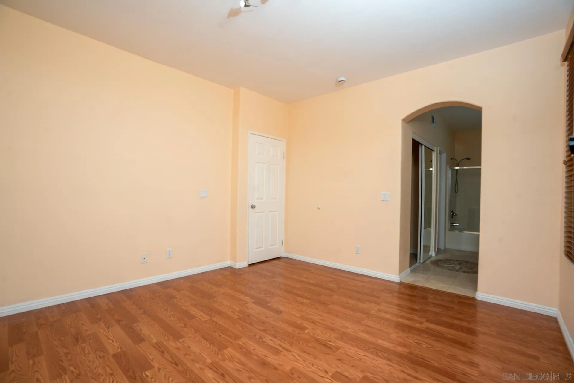 Photo #14: 250039445 Listing: Photo #14