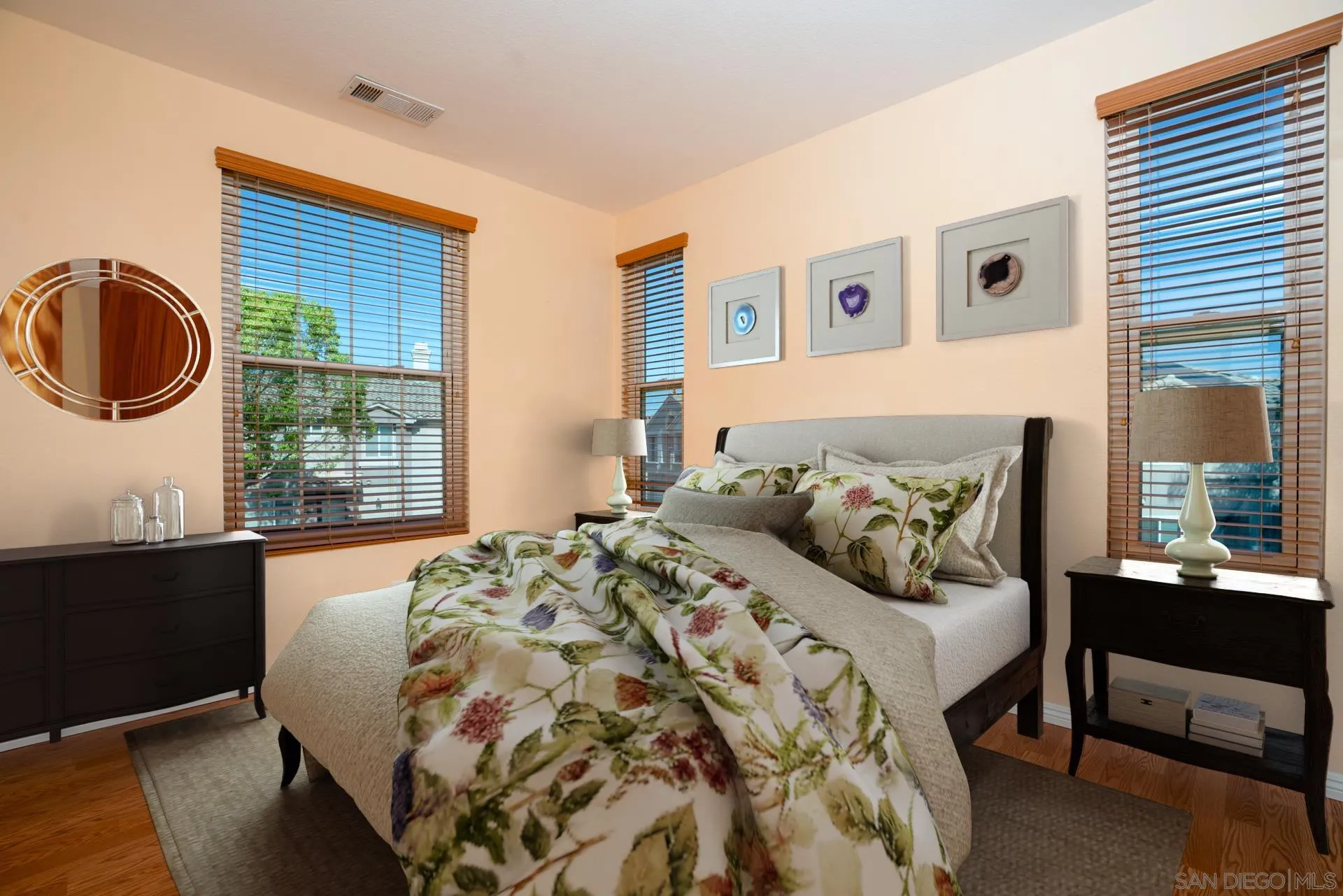 https://cdn.realtyfeed.com/cdn/127/250039445/ced18fcfee4e8cc97debf4ff42697f89.webp