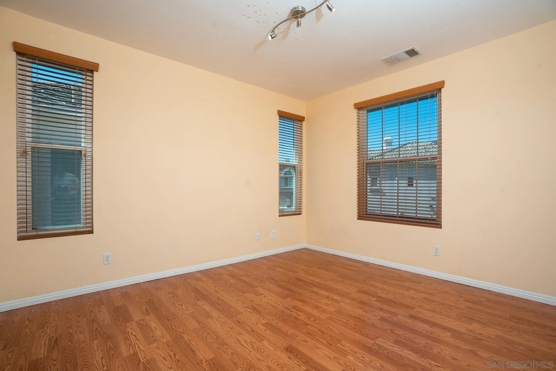 Photo #16: 250039445 Listing: Photo #16