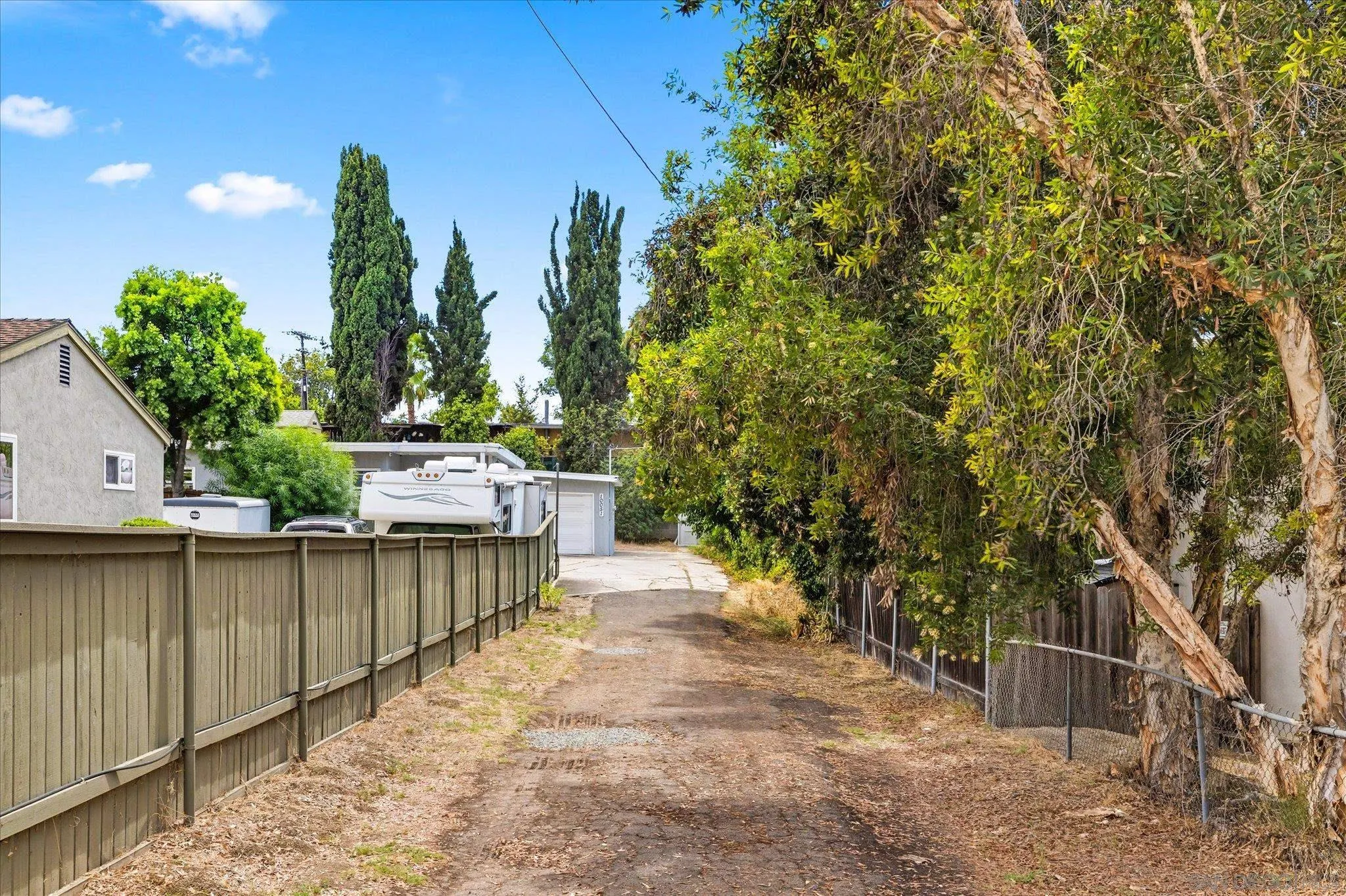 https://cdn.realtyfeed.com/cdn/127/250039446/7d187c991b208e17ee3b2503f3de32f8.webp