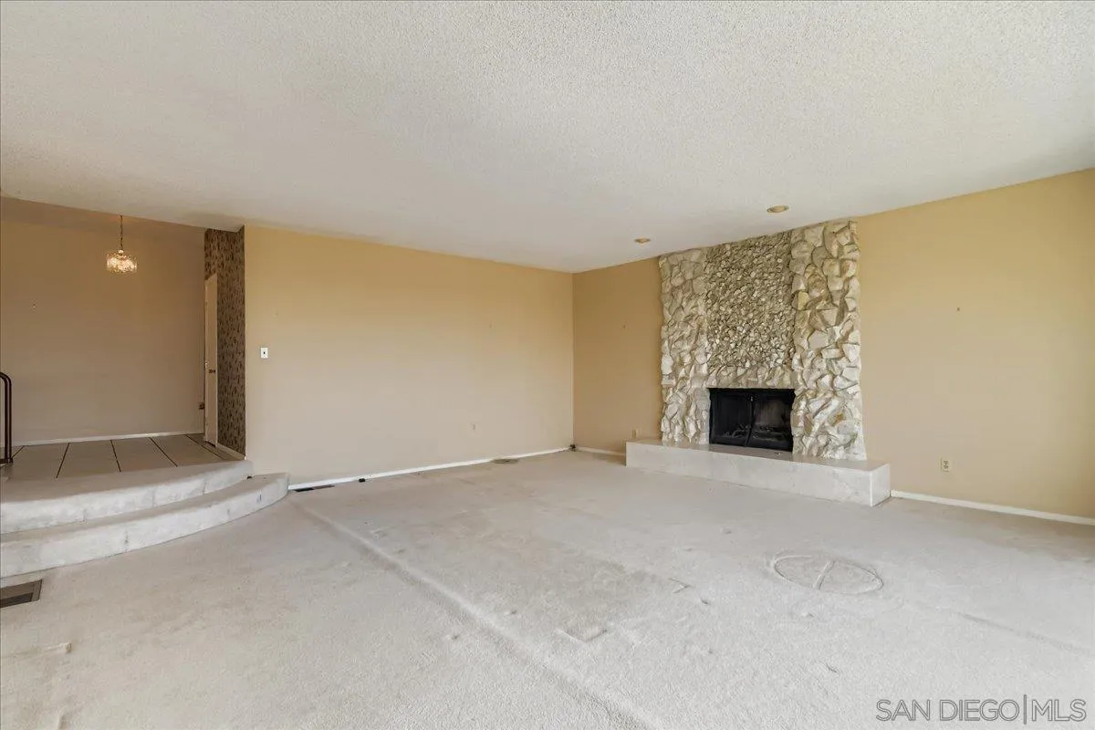 https://cdn.realtyfeed.com/cdn/127/250039447/ccb58e2d70fc4bc0f3b4b8e3bf34fe84.webp