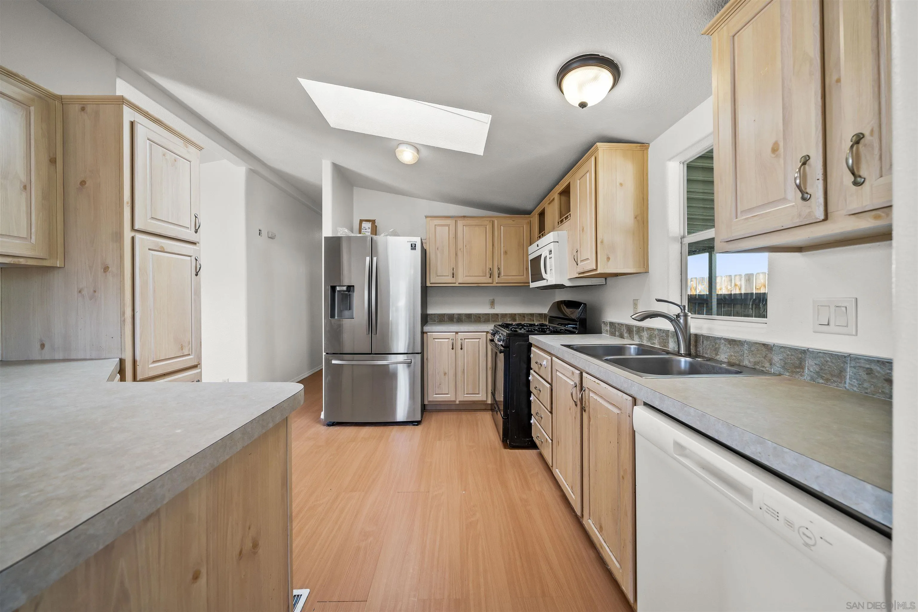 https://cdn.realtyfeed.com/cdn/127/250039452/0a0ba4c023f2c0e70d0a66d45d33c4b1.webp